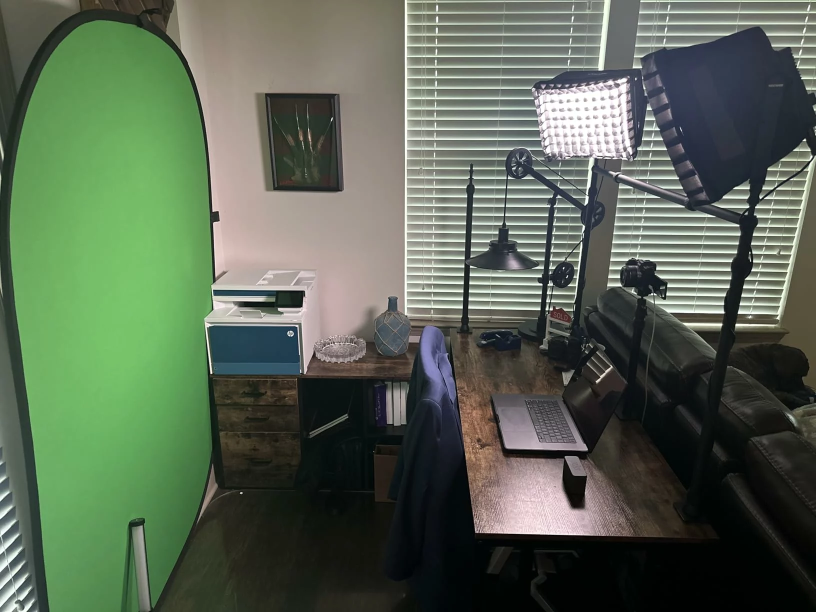 Click to view full screen NEEWER 2-Pack Bi-Color 660 LED Video Light Kit - Dimmable 3200-5600K CRI 96+ Studio Lighting Set with U-Brackets, Barndoors, and 75” Adjustable Light Stands for Photography and Video Recording (Black) photo review