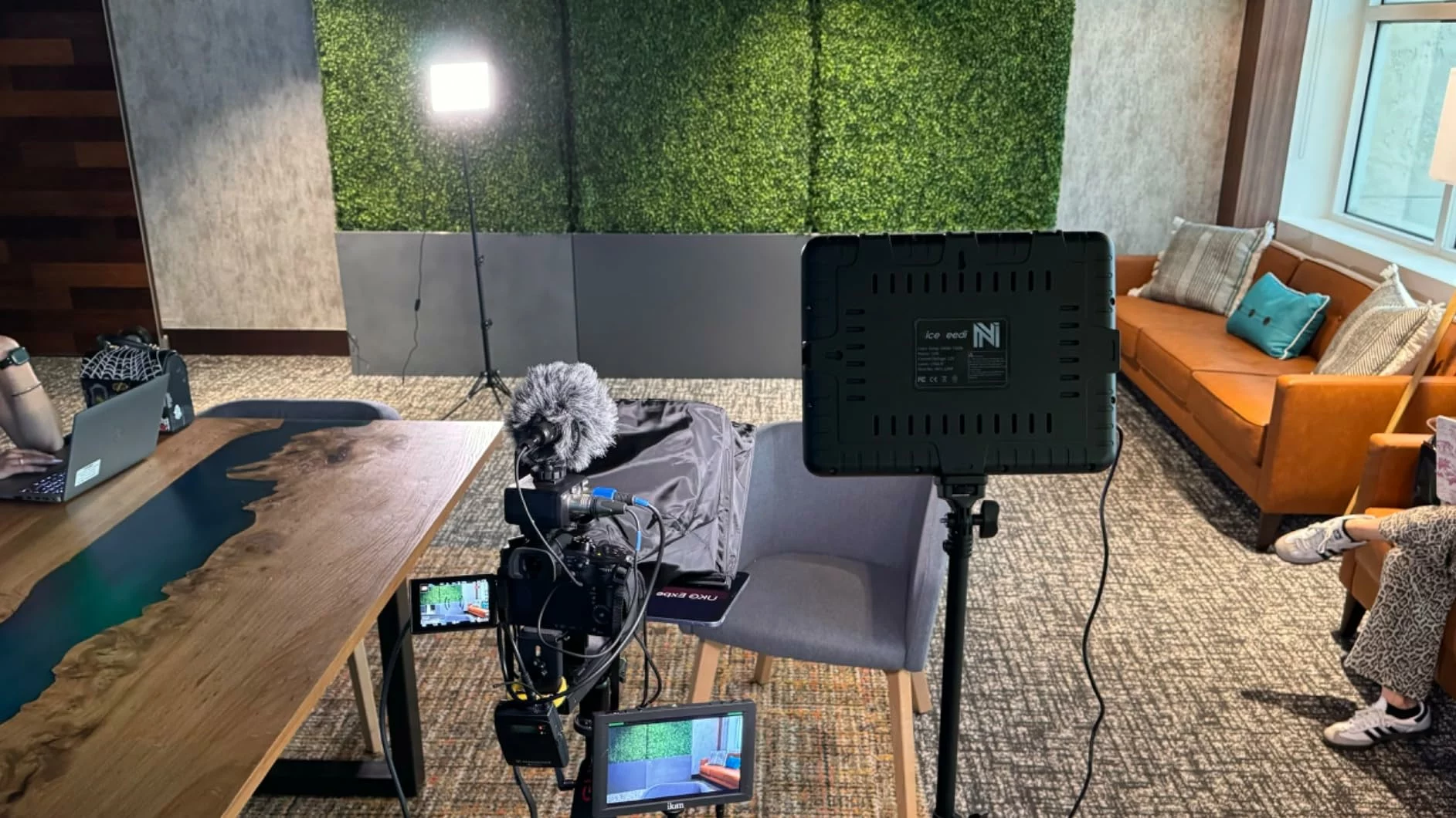 Click to view full screen NiceVeedi 2-Pack Photography Lighting Kit - 22W LED Video Light Set with Adjustable Tripod Stand, 2900-7000K Dimmable Studio Lights, 73" Streaming Lights for Video Recording and Content Creation photo review