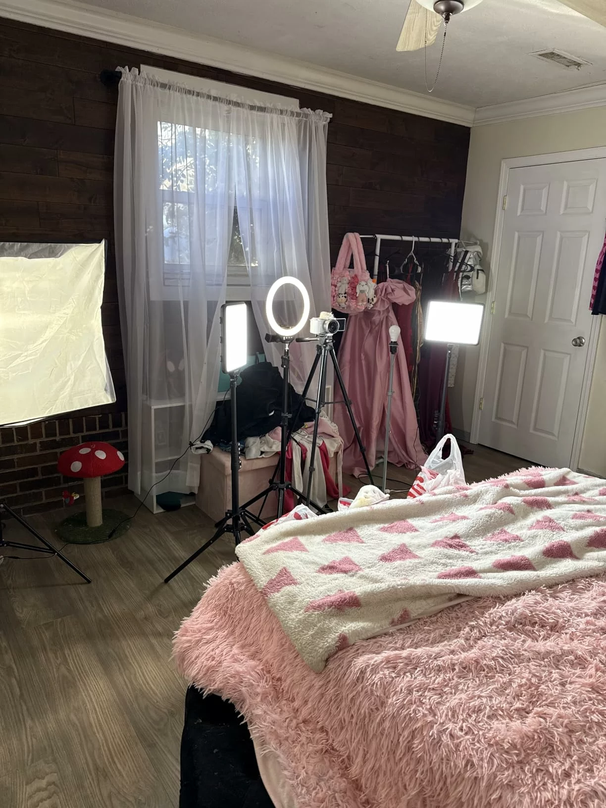 Click to view full screen NiceVeedi 2-Pack Photography Lighting Kit - 22W LED Video Light Set with Adjustable Tripod Stand, 2900-7000K Dimmable Studio Lights, 73" Streaming Lights for Video Recording and Content Creation photo review