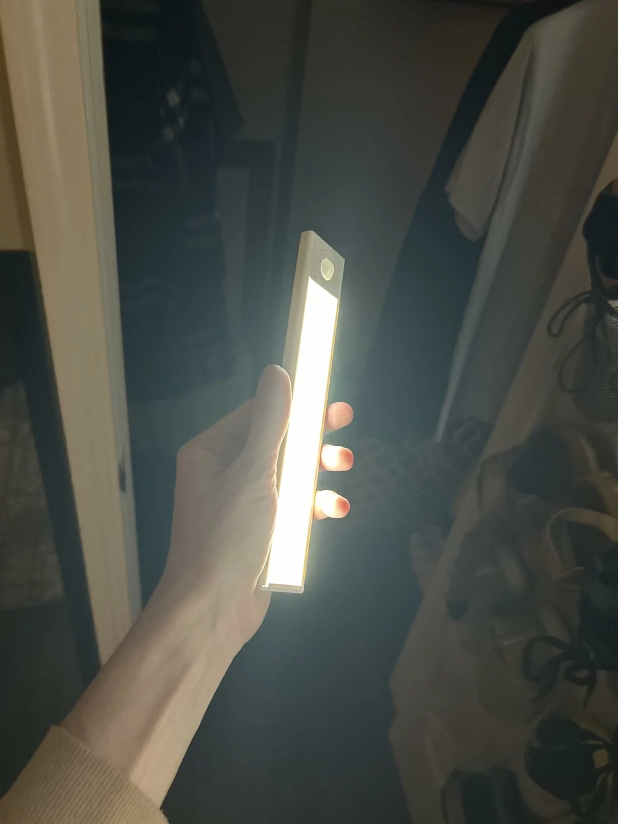 Click to view full screen Under Cabinet Lighting, 36 LED Rechargeable Battery Operated Motion Sensor Light Indoor, Wireless Under Counter Lights for Kitchen, Stairs (4, 8inch) photo review