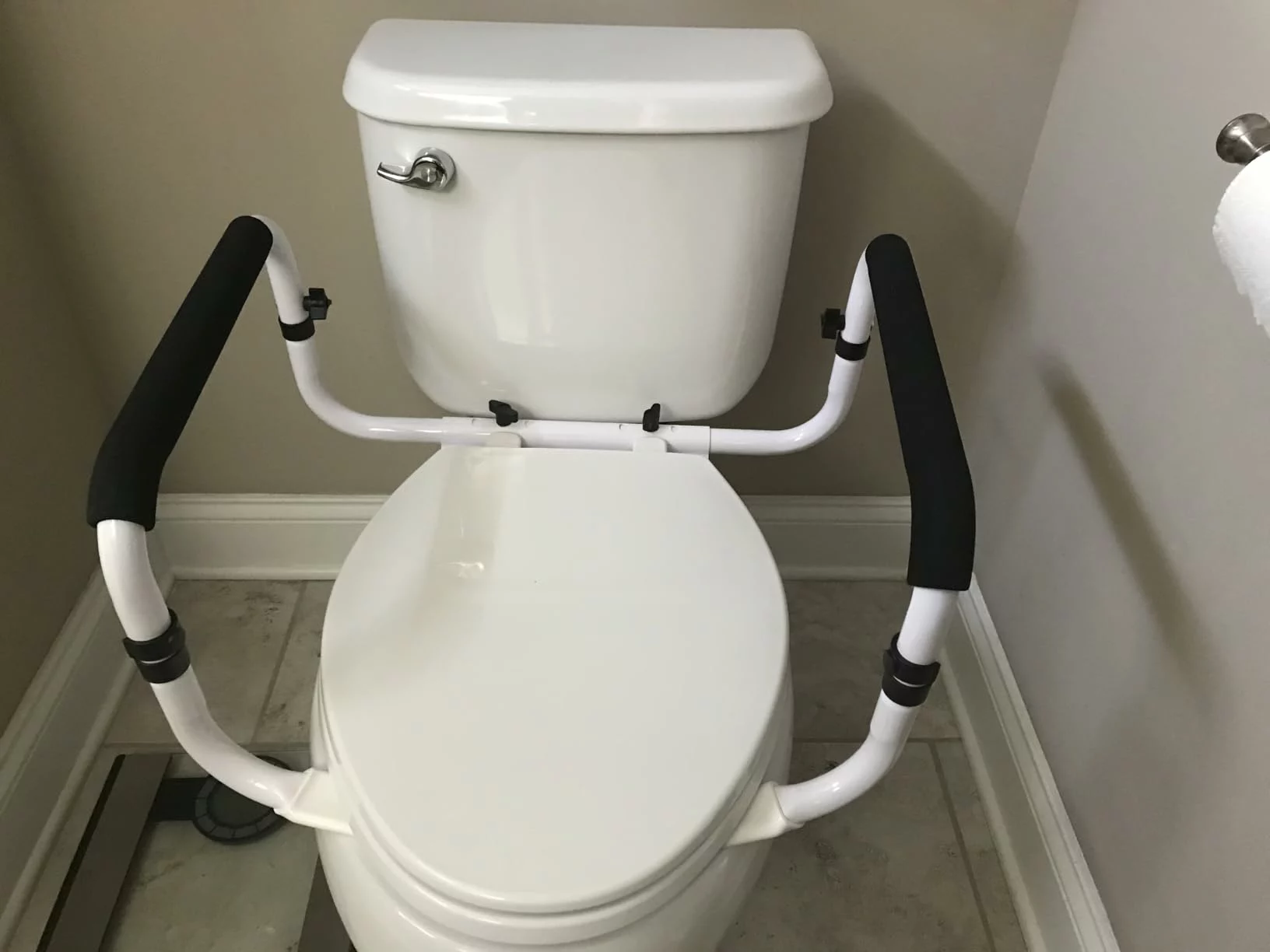 Click to view full screen Toilet Safety Rail with Grab Bar – Adjustable Black and White Frame for Elderly, 350lb Capacity photo review