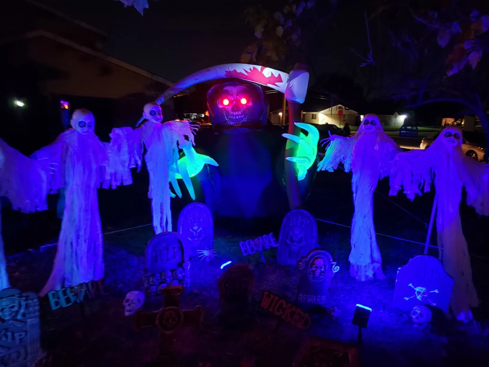 Click to view full screen Halloween Inflatable 8FT Blow Up Ghost Cat Pumpkin with LEDs, Large Outdoor Indoor Garden Lawn Yard Holiday Decor photo review