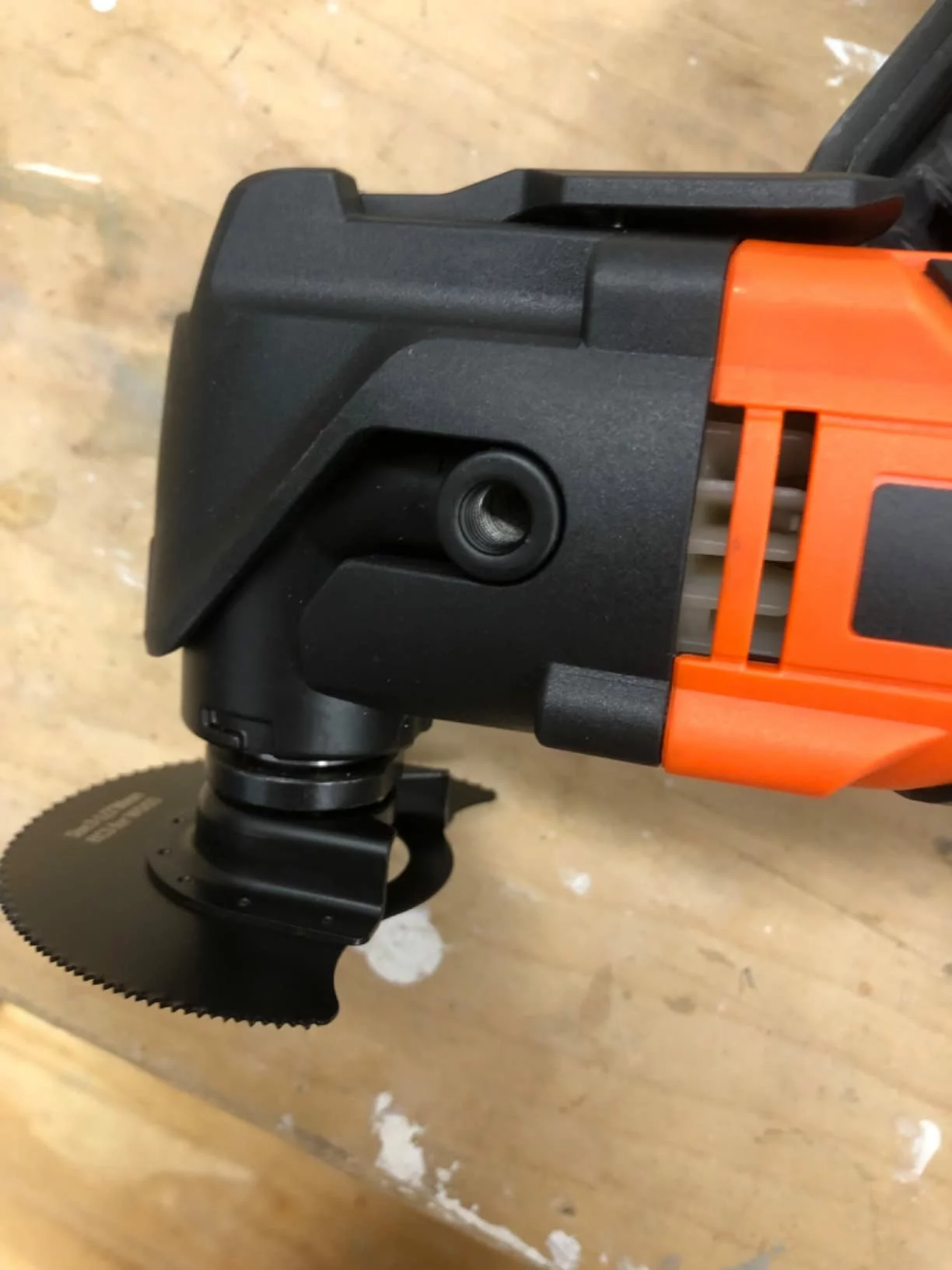 Click to view full screen VEVOR Oscillating Multi Tool 2.2A, 22,000 OPM, 2.8° Angle, Electric Corded Kit with 7 Saw Accessories photo review