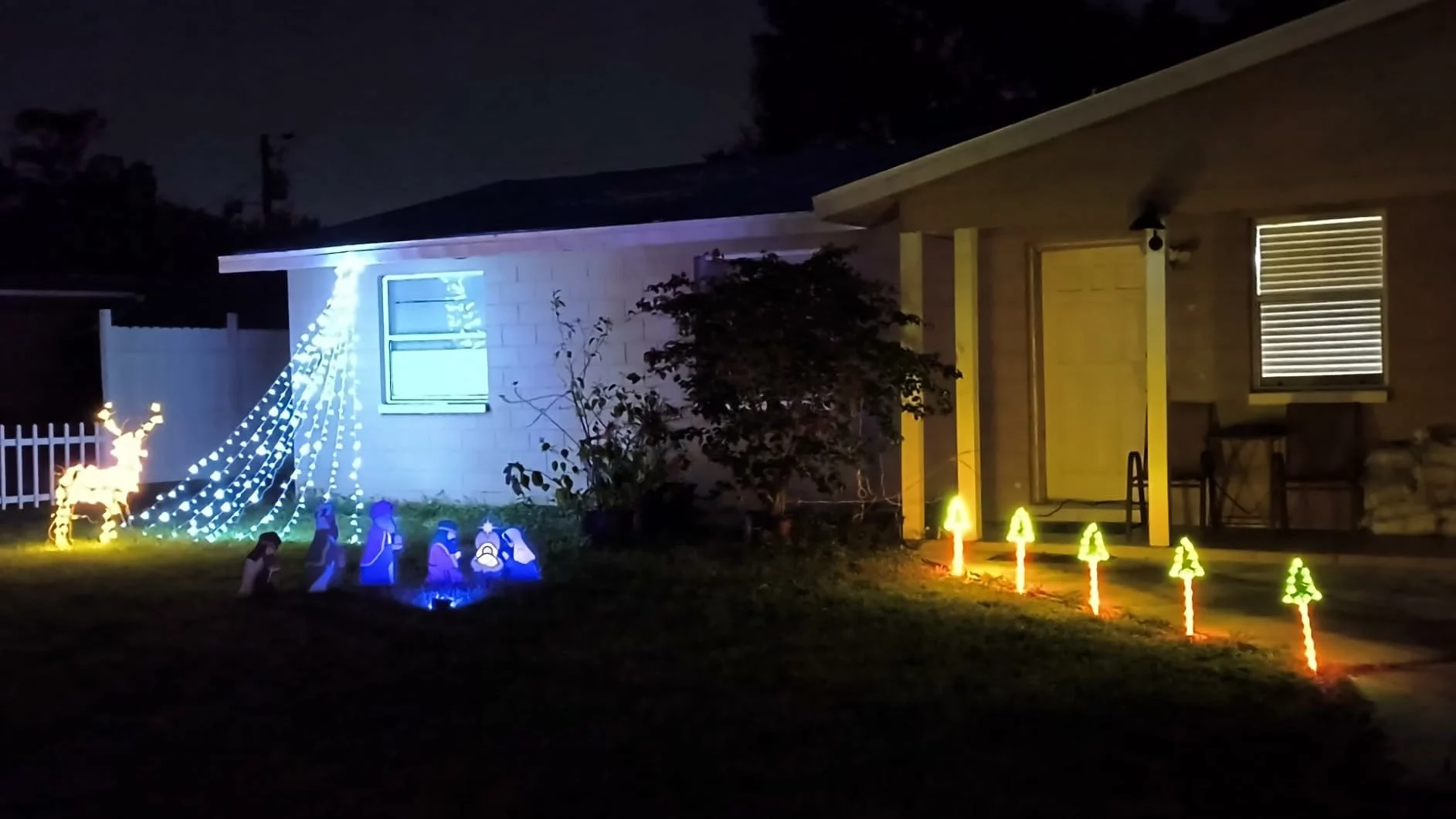 Click to view full screen Outdoor Christmas Pathway Lights, 5 in 1 Candy Cane Tree, Waterproof LED with 8 Lighting Modes for Lawn photo review