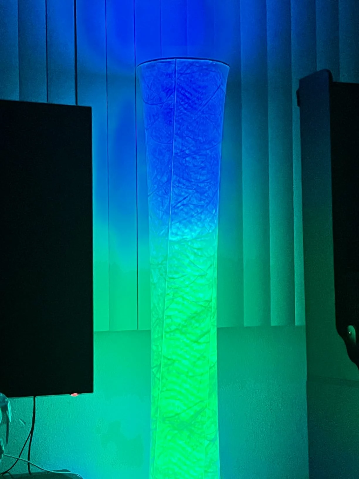 Click to view full screen 61'' Smart RGB LED Corner Floor Lamp, 16M DIY Colors, 3 CCT, APP & Remote Control, Music Sync for Bedroom photo review