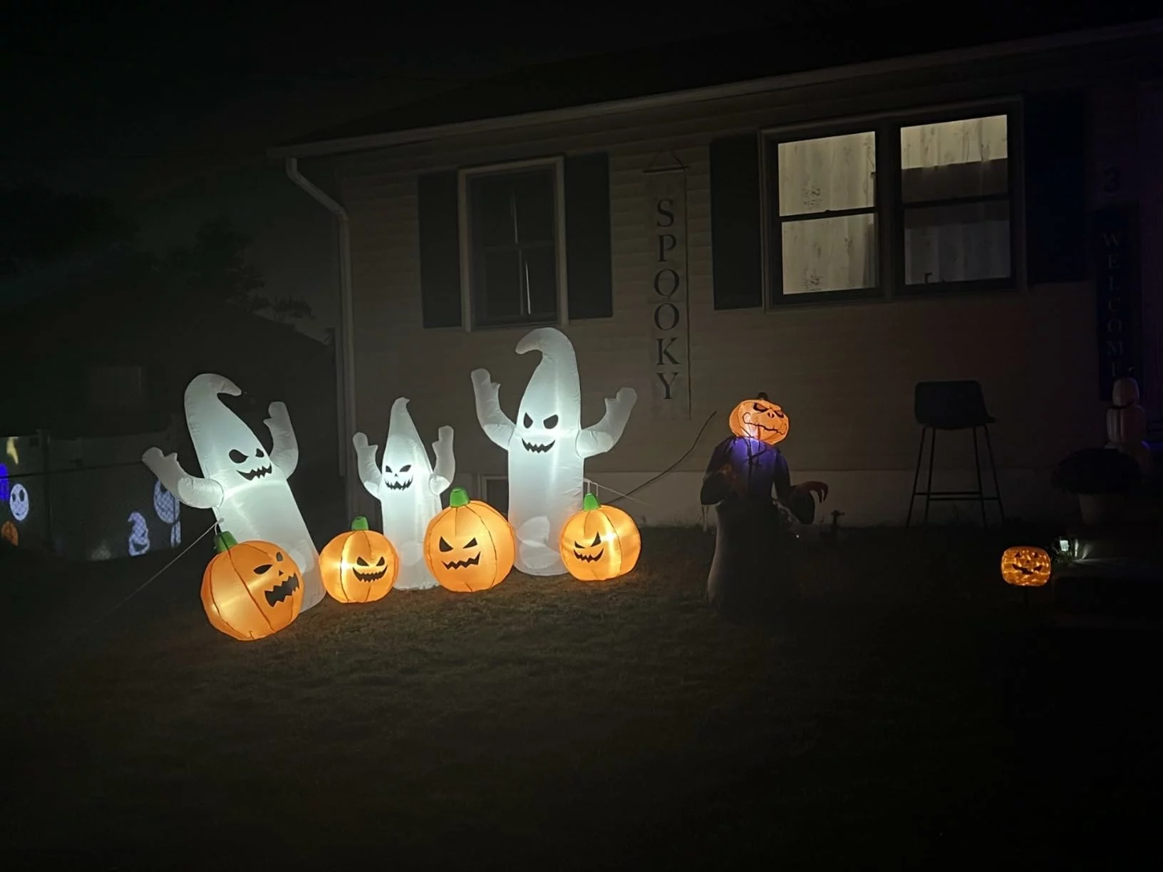 Click to view full screen 8FT Halloween Inflatable Ghosts with Pumpkins Blow Up Decorations Lighted Waterproof for Garden Lawn Yard Party photo review