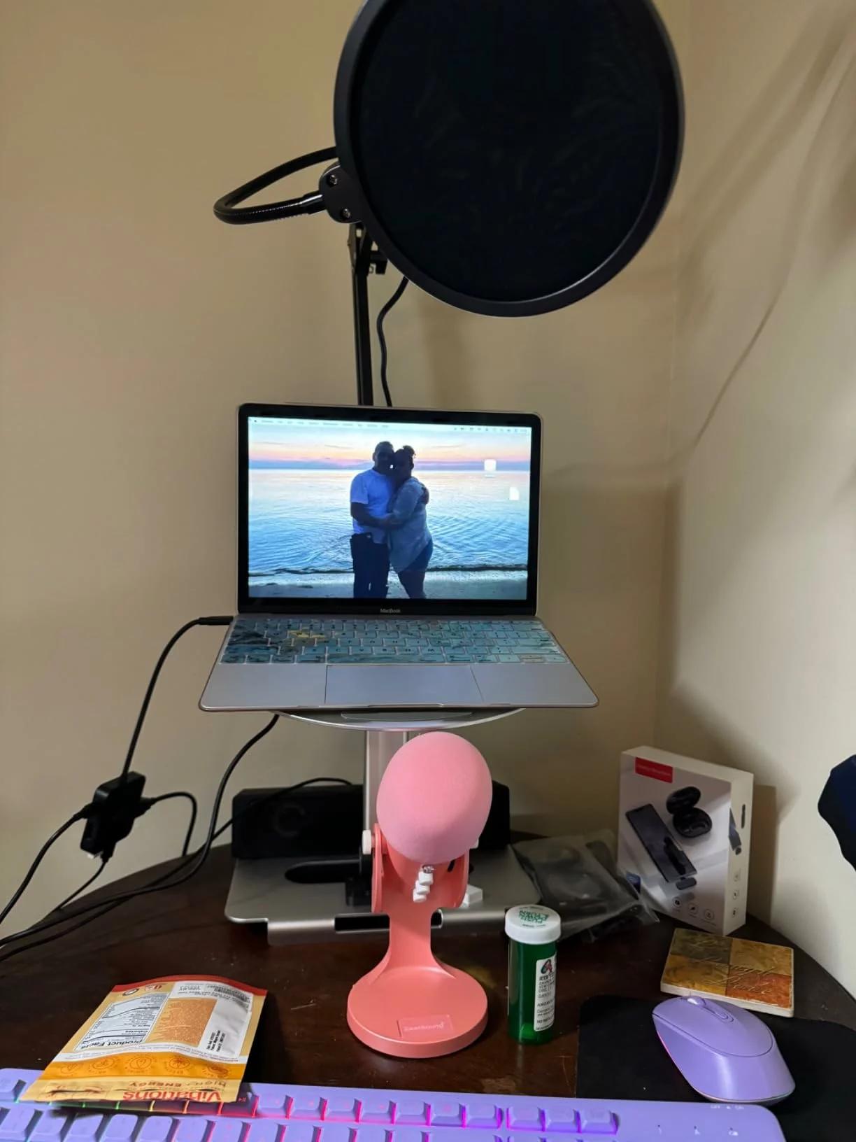 Click to view full screen Mic Stand Boom Arm for Blue Yeti, Nano, HyperX QuadCast, Snowball, Fifine, Adjustable Desk Microphone Arm with Adapter & Pop Filter photo review
