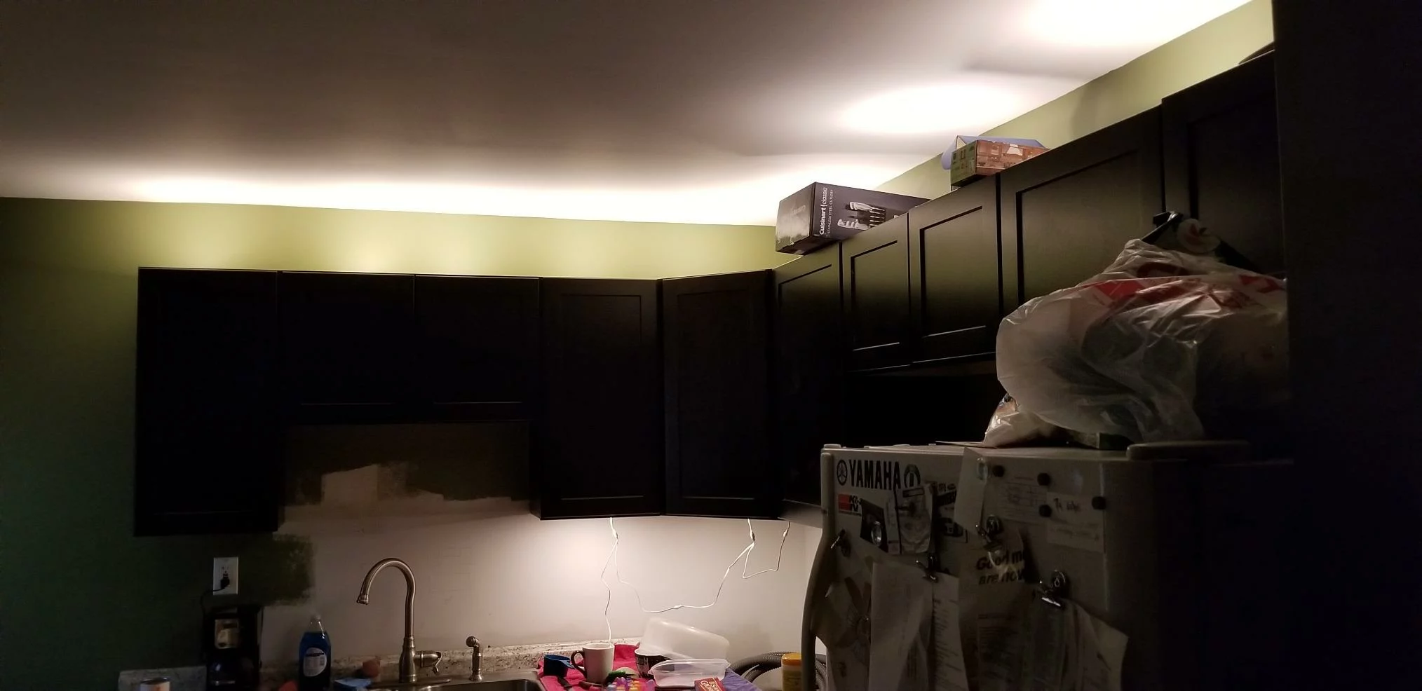 Click to view full screen Linkable Under Cabinet LED Puck Lights 12V Dimmable with Wireless RF Remote Hardwired or Plug in for Kitchen Display Lighting photo review