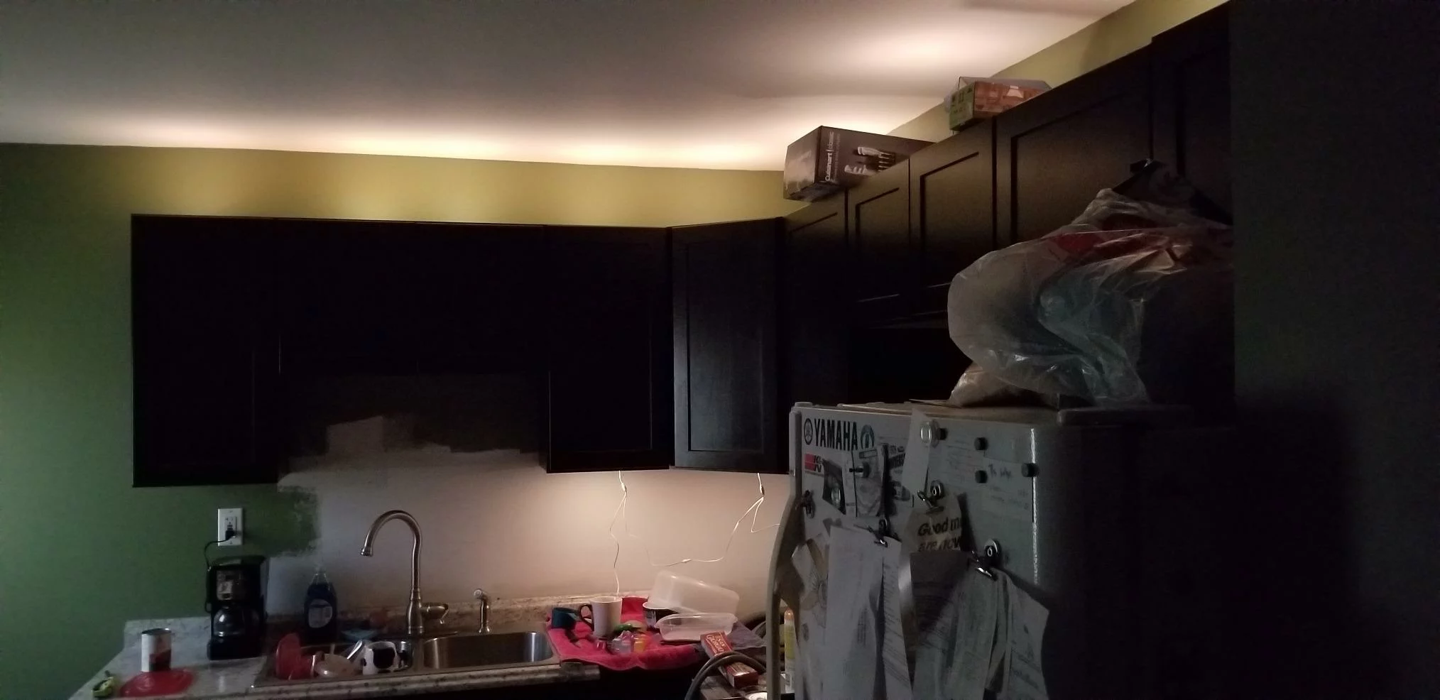 Click to view full screen Linkable Under Cabinet LED Puck Lights 12V Dimmable with Wireless RF Remote Hardwired or Plug in for Kitchen Display Lighting photo review