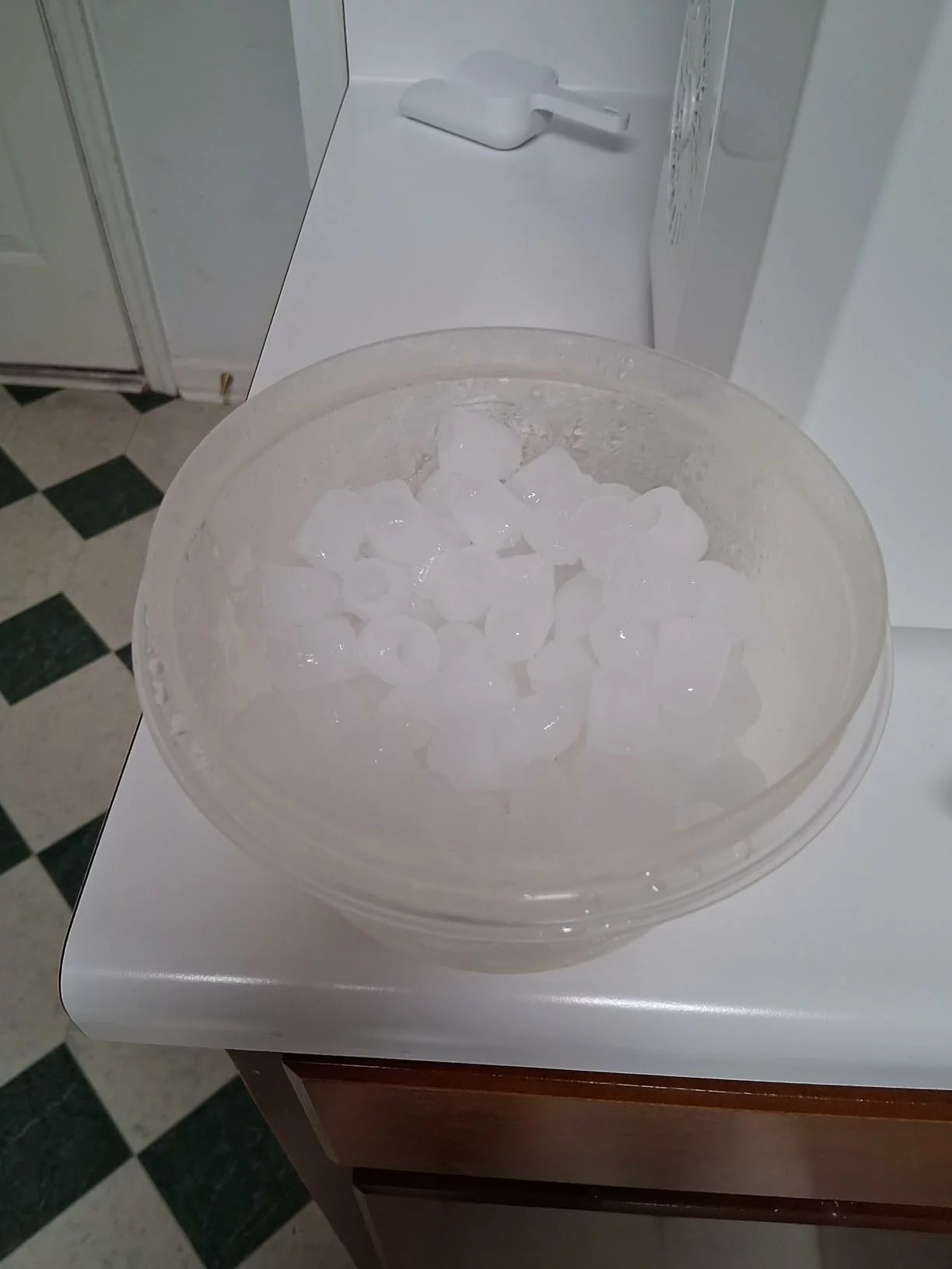 Click to view full screen Portable Ice Makers Countertop Machine with Handle 9 Bullet Ice Cubes in 6 Mins, 26lbs, Auto-Cleaning, with Basket and Scoop photo review