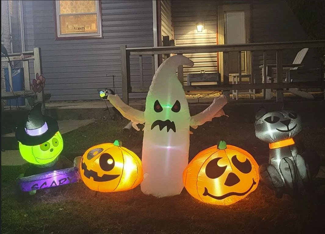 Click to view full screen 8FT Halloween Inflatables Pumpkins Outdoor Decor, 7 Blow Up Pumpkins with Witch Hat Black Cat LED Lights photo review