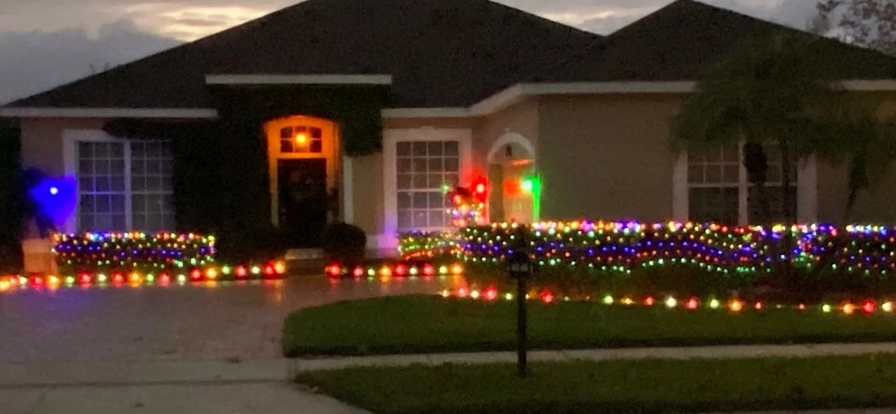 Click to view full screen C9 Warm Christmas Pathway Lights Outdoor, 20 LED 24.2FT Waterproof Yard Walkway Driveway Decorations photo review