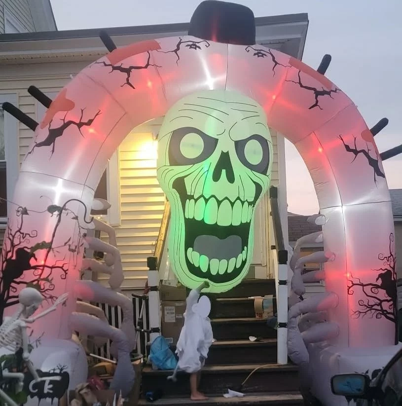Click to view full screen 9FT Halloween Inflatable White Ghost Billy Arch with LED Lights & Air Blower, Blow Up Indoor Outdoor Yard Lawn Decor photo review