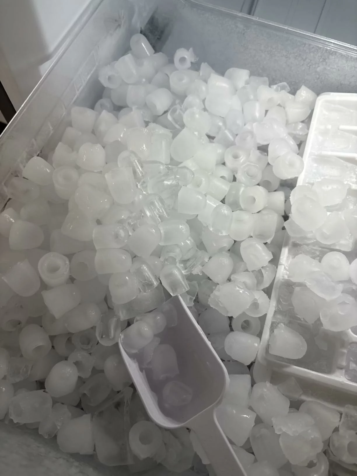 Click to view full screen Portable Ice Makers Countertop Machine with Handle 9 Bullet Ice Cubes in 6 Mins, 26lbs, Auto-Cleaning, with Basket and Scoop photo review