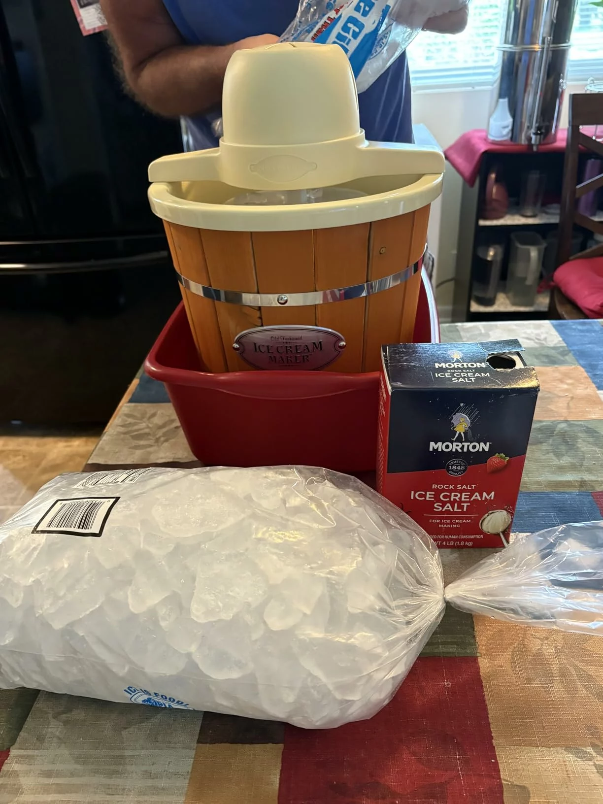 Click to view full screen Electric Ice Cream Maker - Old Fashioned Soft Serve Machine Makes Frozen Yogurt - Fun Kitchen Appliance -4 Quart photo review