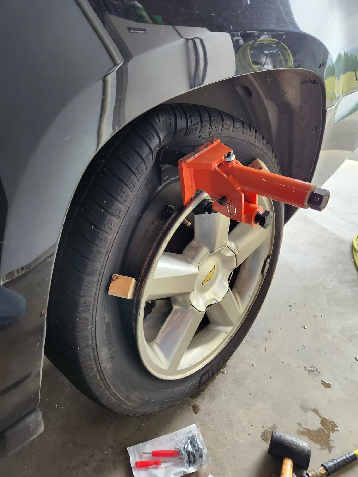 Click to view full screen Manual Tire Bead Breaker With Rubber Pad 38-42In Tire Changer Tool Heavy Duty Tire Repair For ATV Golf Cart Truck Bus Motorcycle photo review