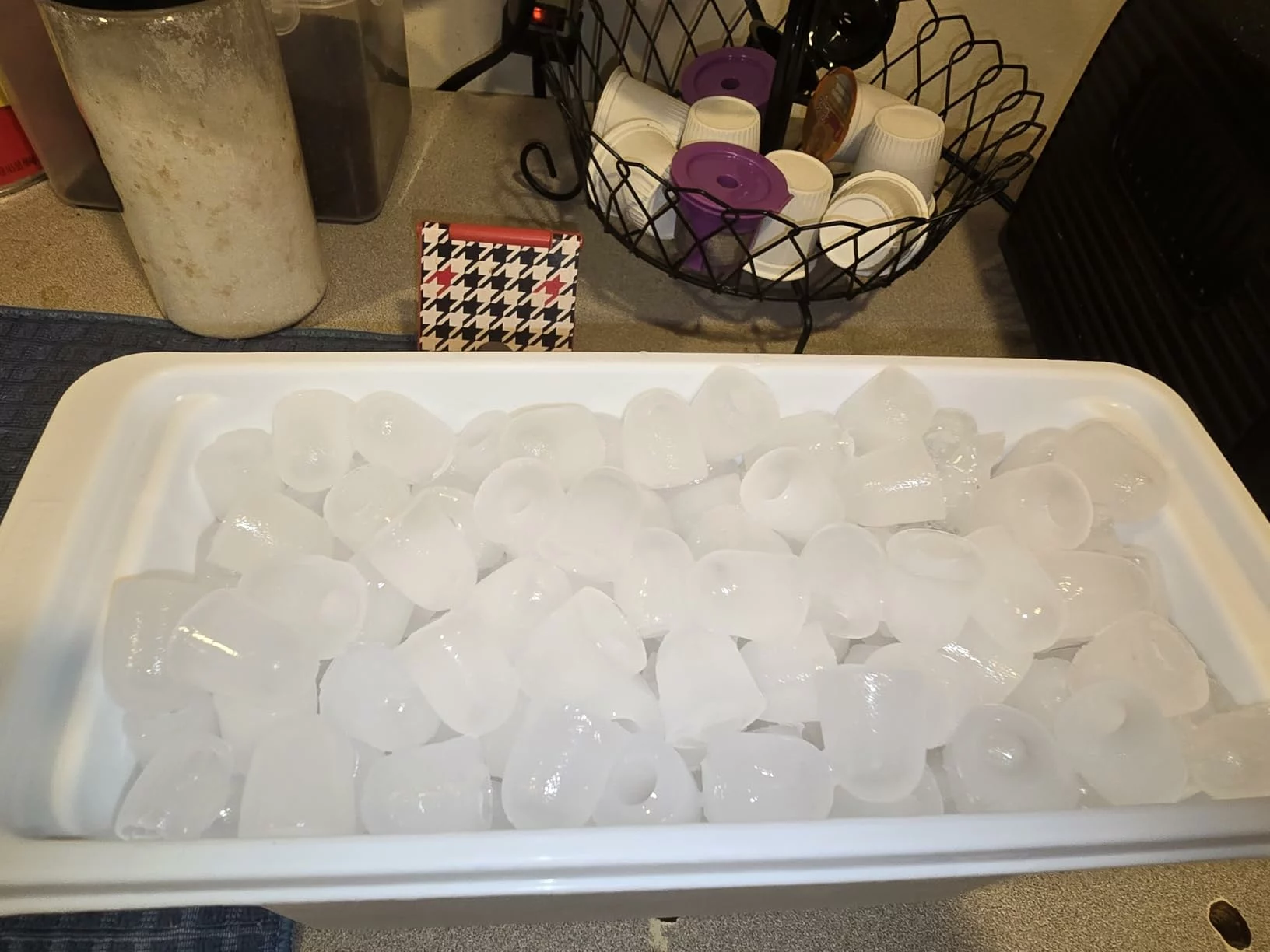 Click to view full screen Portable Ice Makers Countertop Machine with Handle 9 Bullet Ice Cubes in 6 Mins, 26lbs, Auto-Cleaning, with Basket and Scoop photo review