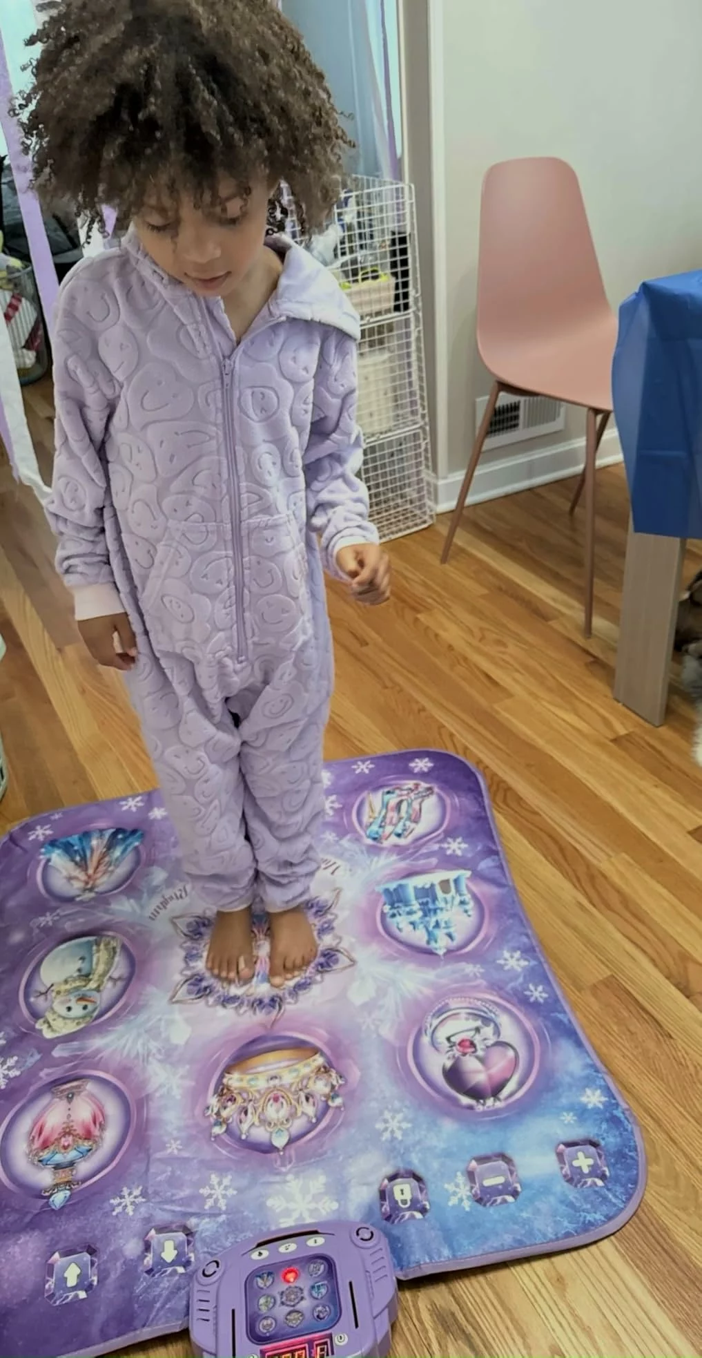 Click to view full screen Frozen Toys Dance Mat, Electronic Music Pad with 8 Buttons & Wireless Bluetooth, Birthday Gift Game for Girls Boys Ages 3-12+ photo review