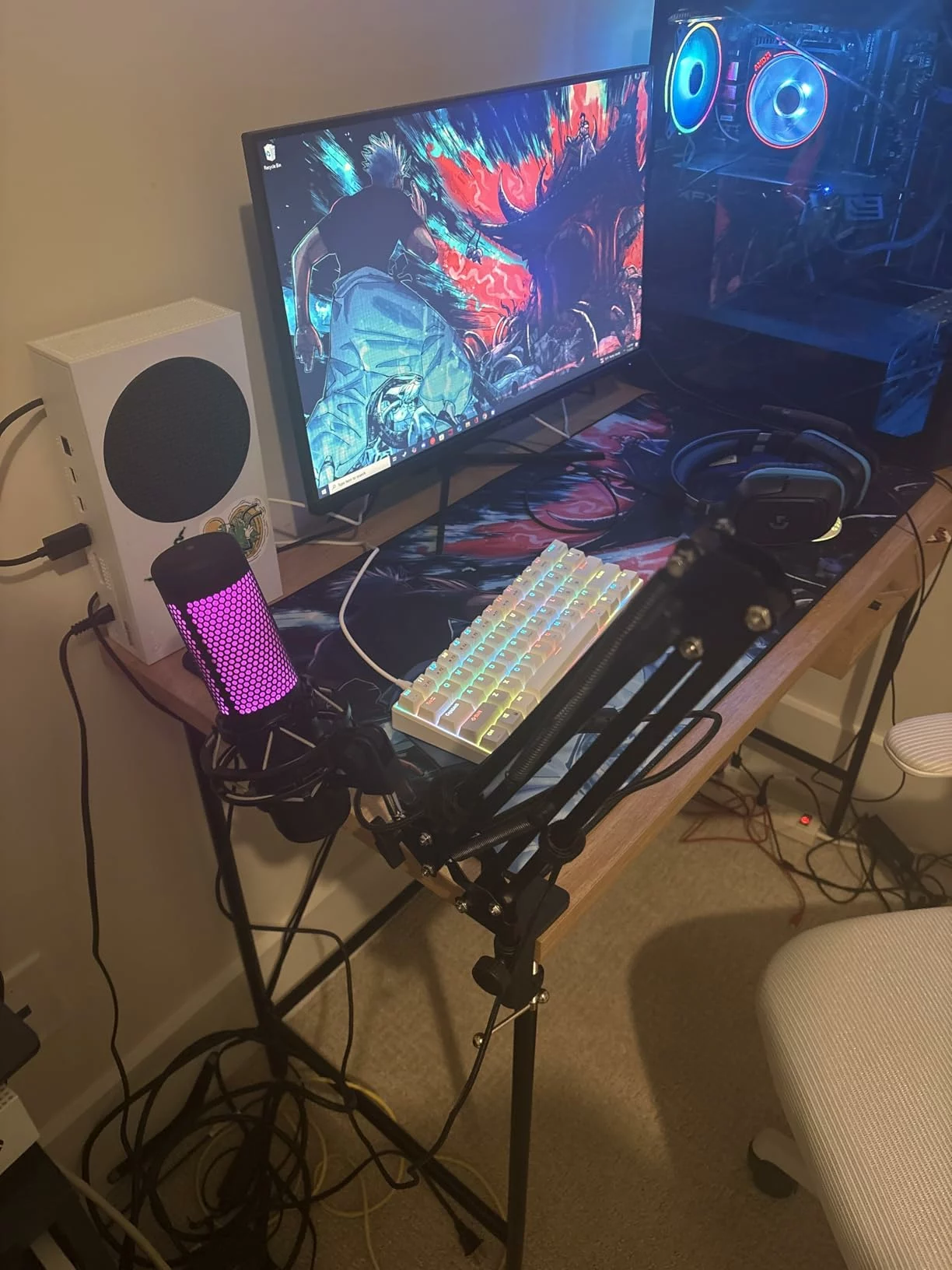 Click to view full screen Boom Arm Microphone Stand for Blue Yeti, HyperX QuadCast, SoloCast, Fifine AM8, Desk Mic Arm with 3/8" to 5/8" Adapter photo review