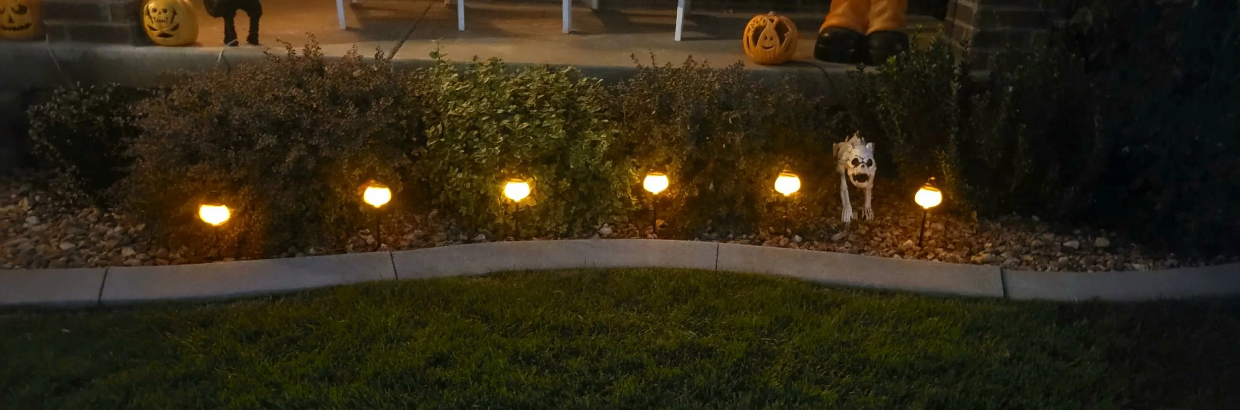Click to view full screen 6 Pack Solar Jack O Lantern Stake String Lights Waterproof Orange Halloween Pathway Decor For Outdoor Yard Display photo review
