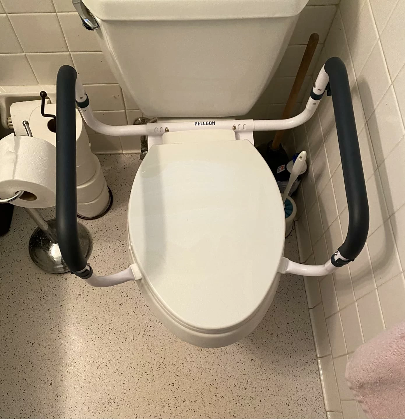 Click to view full screen Adjustable Toilet Safety Rail for Seniors – Sturdy Grab Bar Supports 350lbs, Non-Slip Toilet Frame photo review