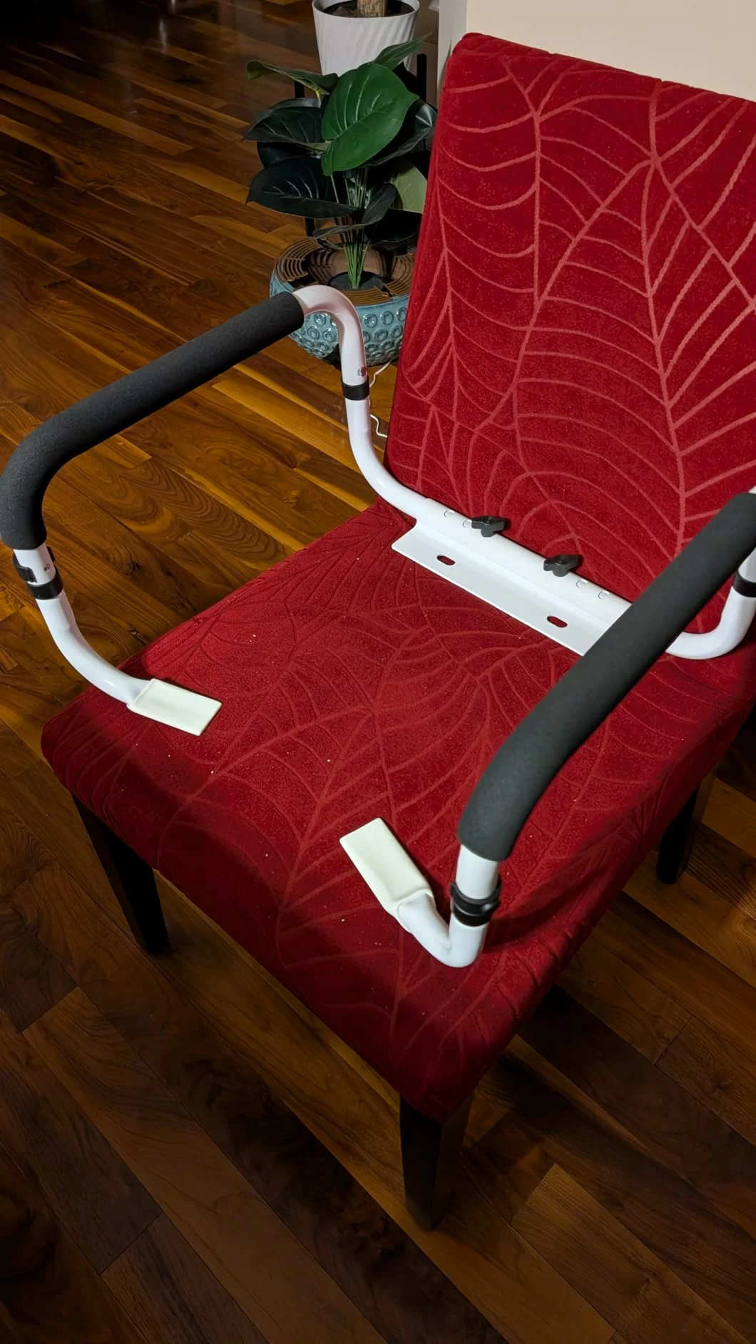 Click to view full screen Toilet Safety Rail with Grab Bar – Adjustable Black and White Frame for Elderly, 350lb Capacity photo review