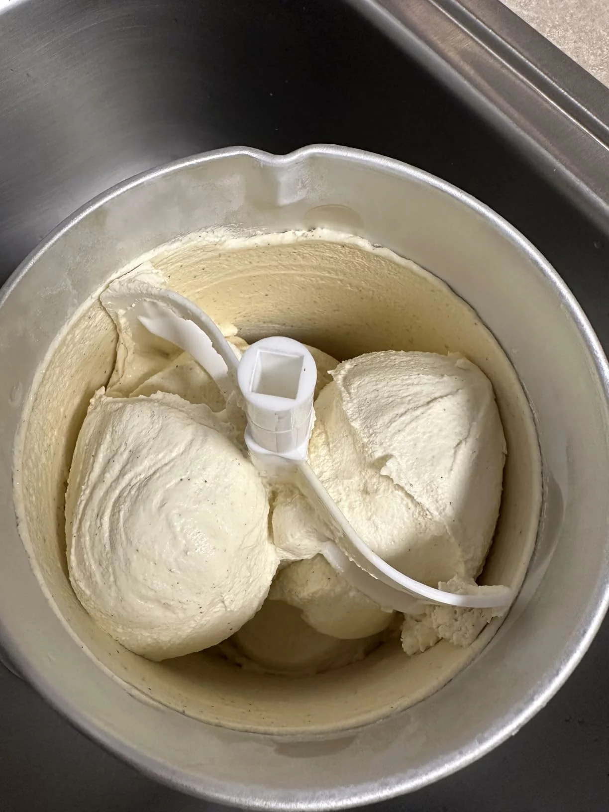Click to view full screen Electric Ice Cream Maker - Old Fashioned Soft Serve Machine Makes Frozen Yogurt - Fun Kitchen Appliance -4 Quart photo review
