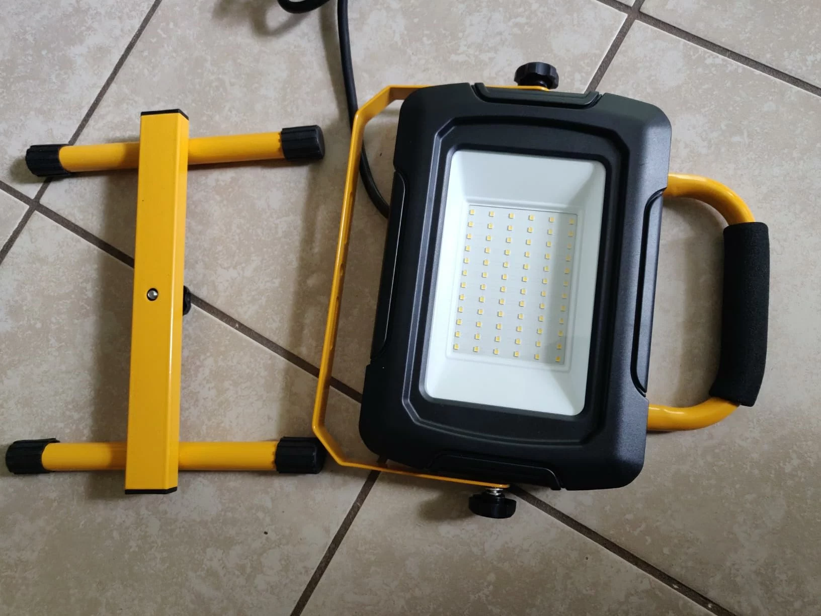 Click to view full screen LED Work Light 5000 Lumen 50W Waterproof Flood Light Portable With 6.6Ft Cord And Switch For Job Site Garage Workshop Car photo review