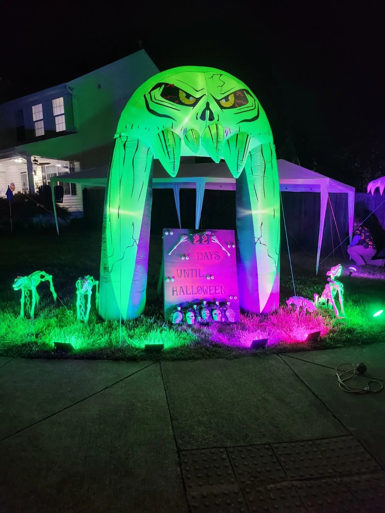 Click to view full screen 10FT Halloween Inflatable Monster Mouth Archway Waterproof with Built-in LED Lights, Blow Up Outdoor Yard Lawn Garden Party Decor photo review