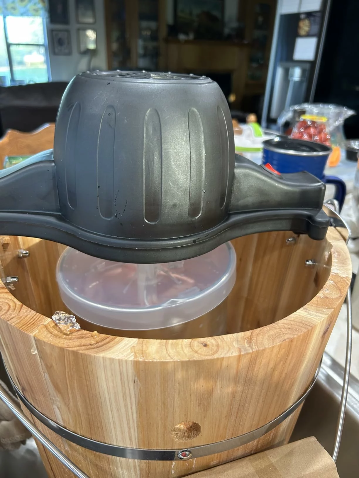 Click to view full screen 4Qt Electric Ice Cream Maker Delicious , Frozen Yogurt, 4Qt Aluminum Freezing Cannister, Durable Plastic Ice Bucket photo review