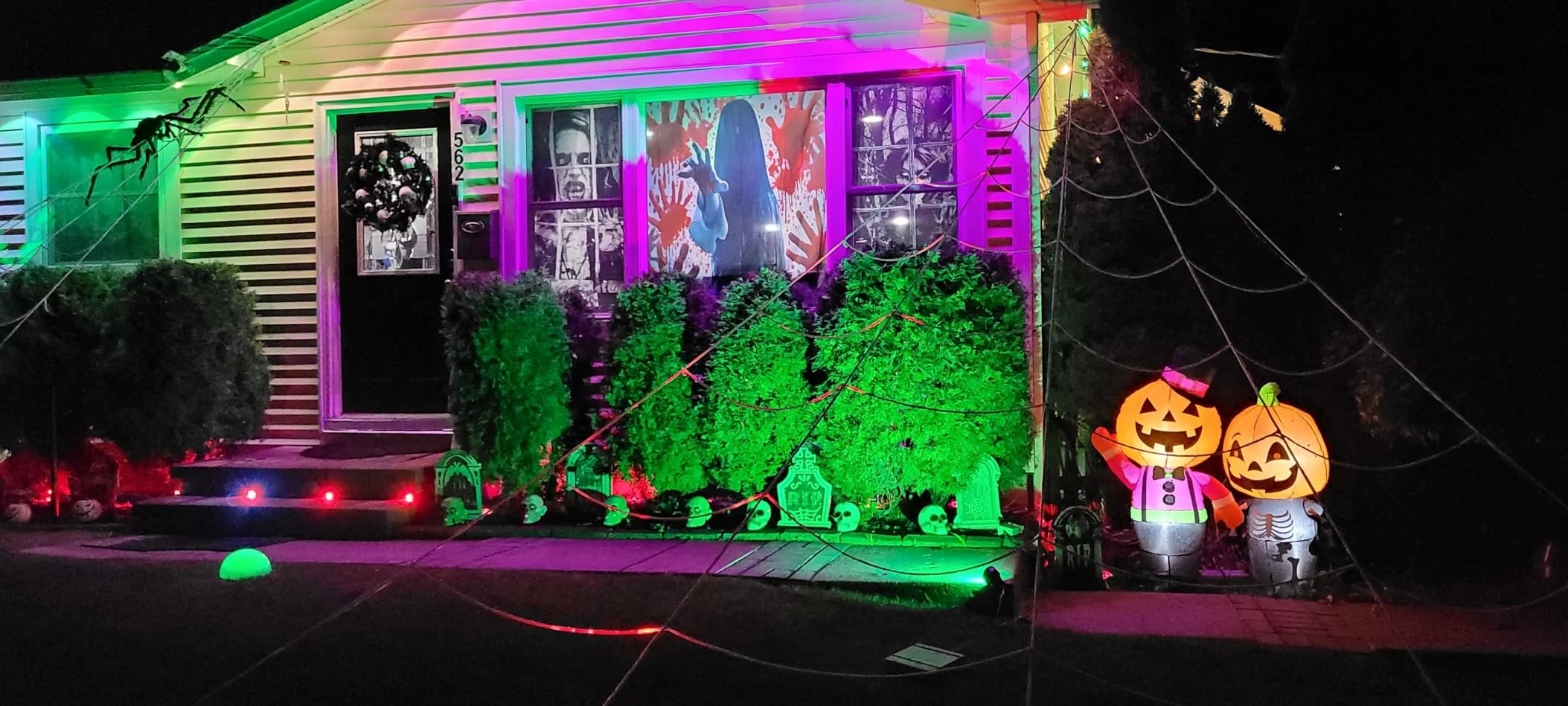 Click to view full screen 11.5FT Halloween Inflatable Giant Cemetery Arch with Grim Reaper, Pumpkin, Ghost & LED Lights, Blow Up Outdoor Yard Decor photo review