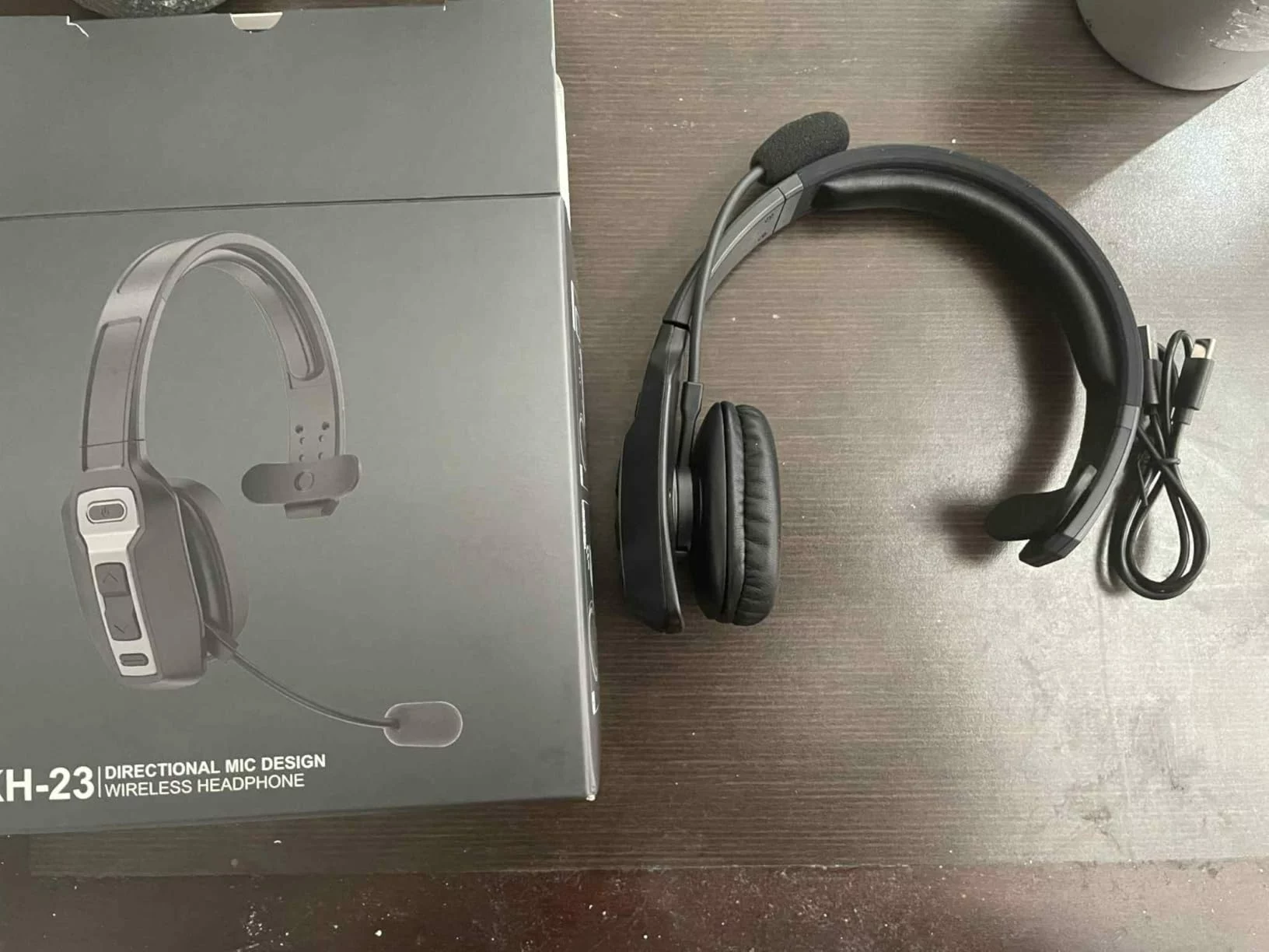 Click to view full screen Trucker Bluetooth Headset V5.2 Wireless with Mic, AI Noise Canceling On-Ear Headphone with Mute for Office Driver photo review