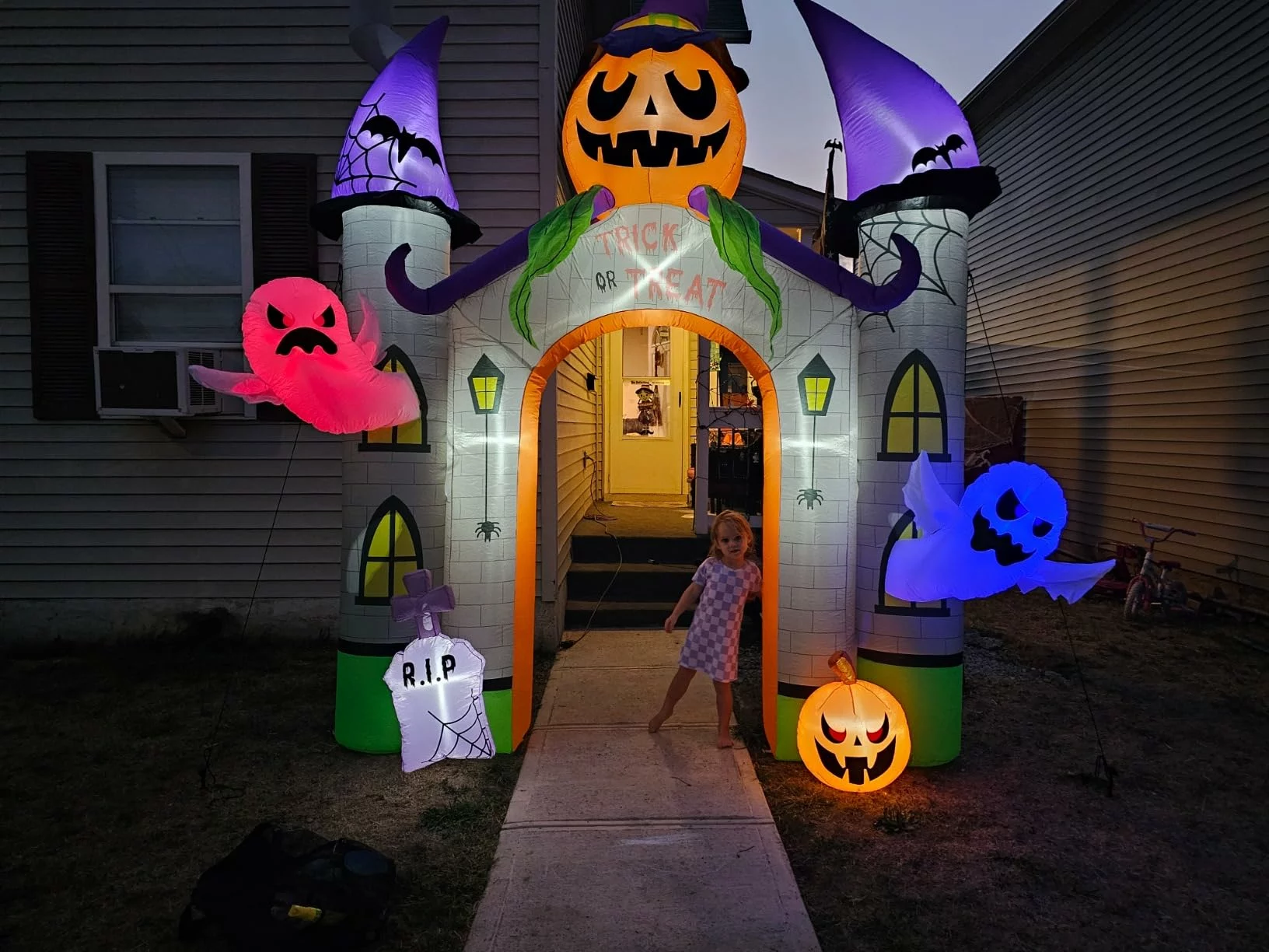 Click to view full screen Large 11FT Halloween Inflatable Castle Arch with Pumpkin Ghost Trick or Treat LED, Blow Up Haunted House Yard Patio photo review