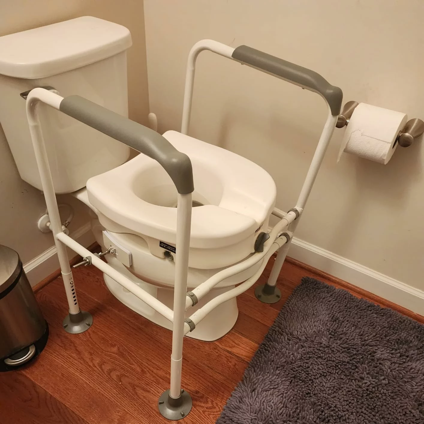 Click to view full screen Adjustable Toilet Safety Rail for Elderly – Anti-Slip Handrail, Toilet Handles & Frame Fits Most Toilets 440lb photo review