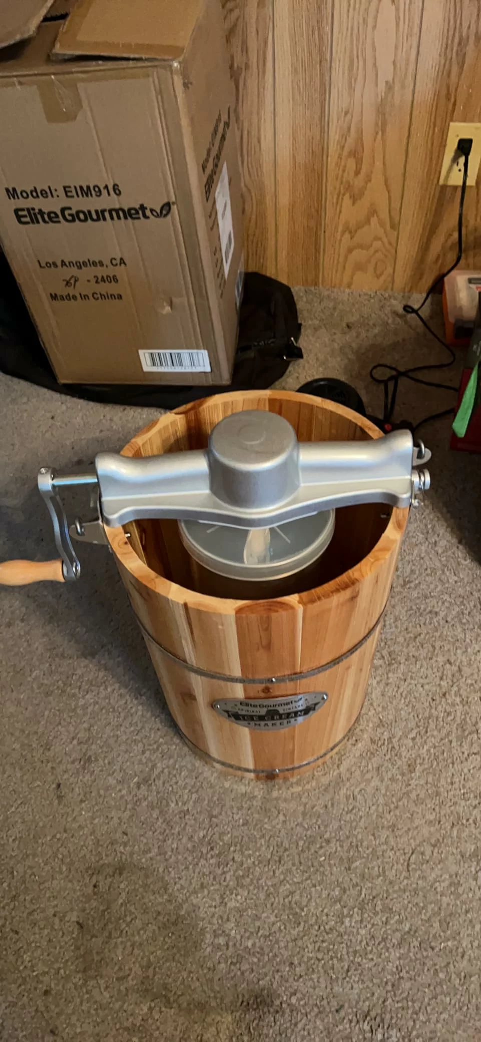Click to view full screen 4Qt Electric Ice Cream Maker Delicious , Frozen Yogurt, 4Qt Aluminum Freezing Cannister, Durable Plastic Ice Bucket photo review
