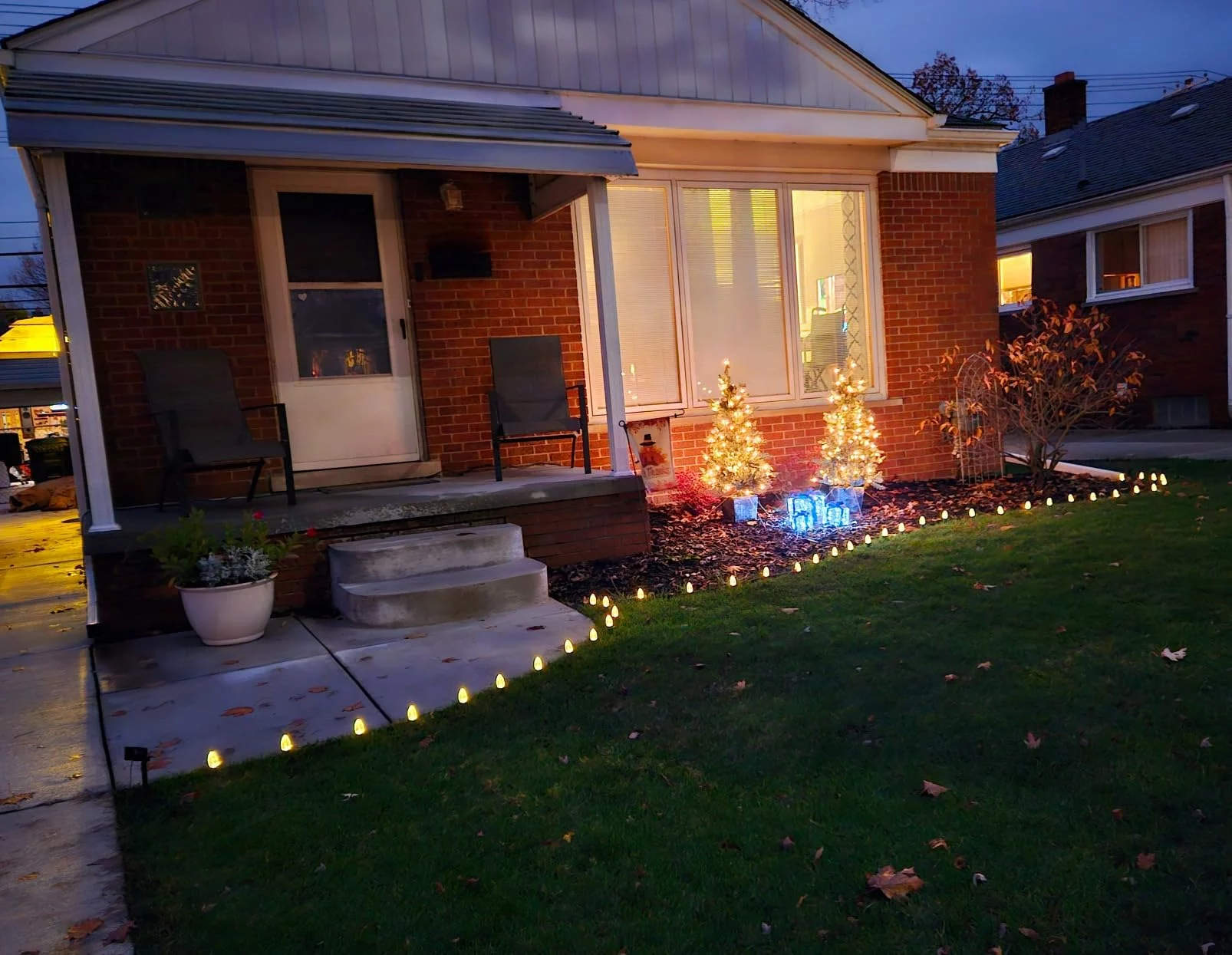 Click to view full screen 23Ft Solar Powered Christmas Pathway Lights, 20 LED C9 Multicolor String with 20 Stakes for Walkway & Patio photo review