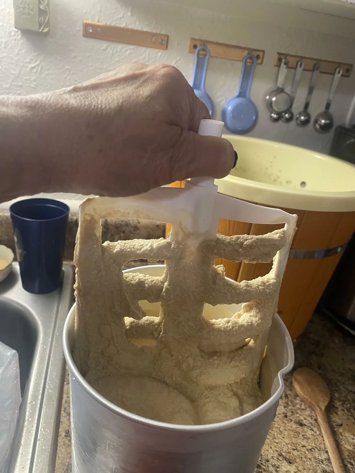 Click to view full screen Electric Ice Cream Maker - Old Fashioned Soft Serve Machine Makes Frozen Yogurt - Fun Kitchen Appliance -4 Quart photo review