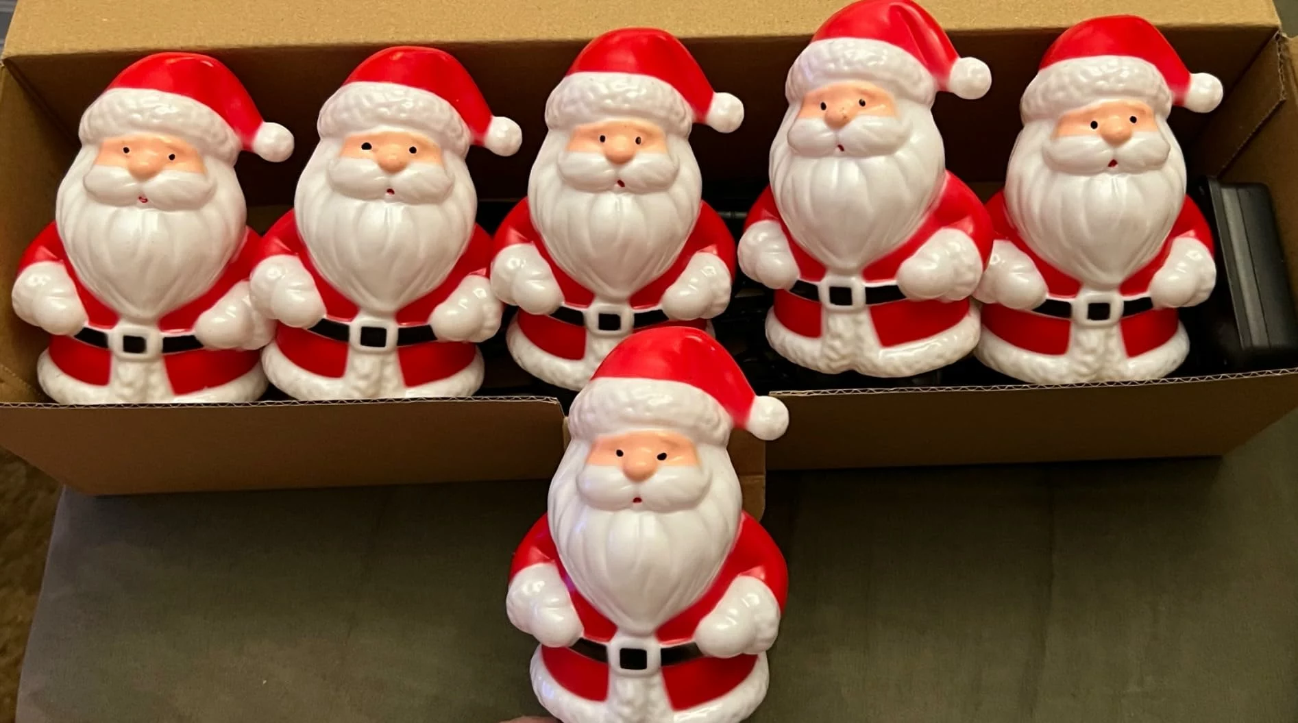 Click to view full screen 6-Pack Solar Christmas Garden Stake Lights, Outdoor Waterproof Santa Claus Pathway Lights with 8 Modes photo review