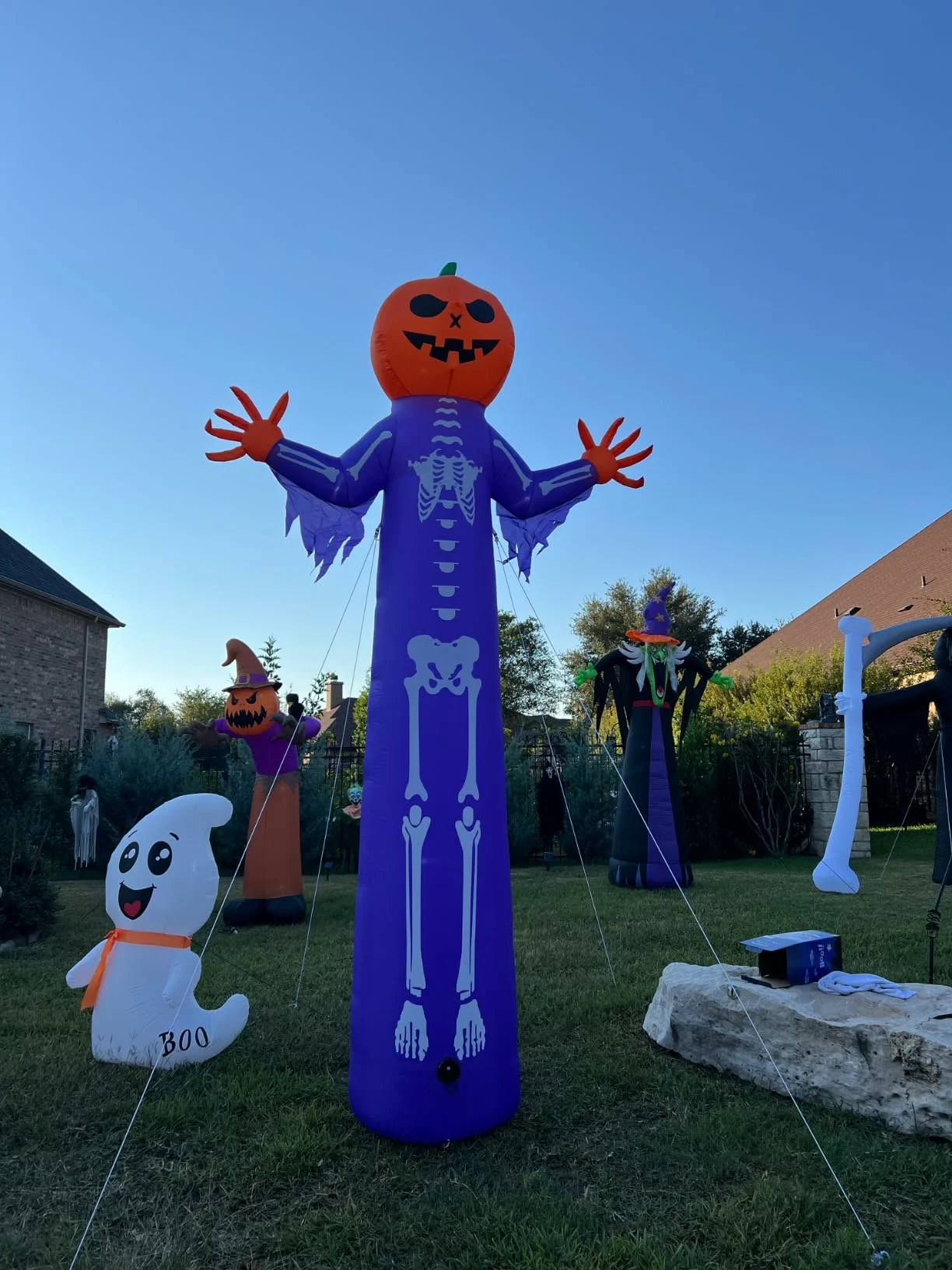 Click to view full screen 8.5Ft Tall Giant Halloween Inflatables Witch Cauldron Decorations, Scary Blow Up Yard Decor Build-in 5 Led Lights for Outdoor Party Lawn Garden photo review