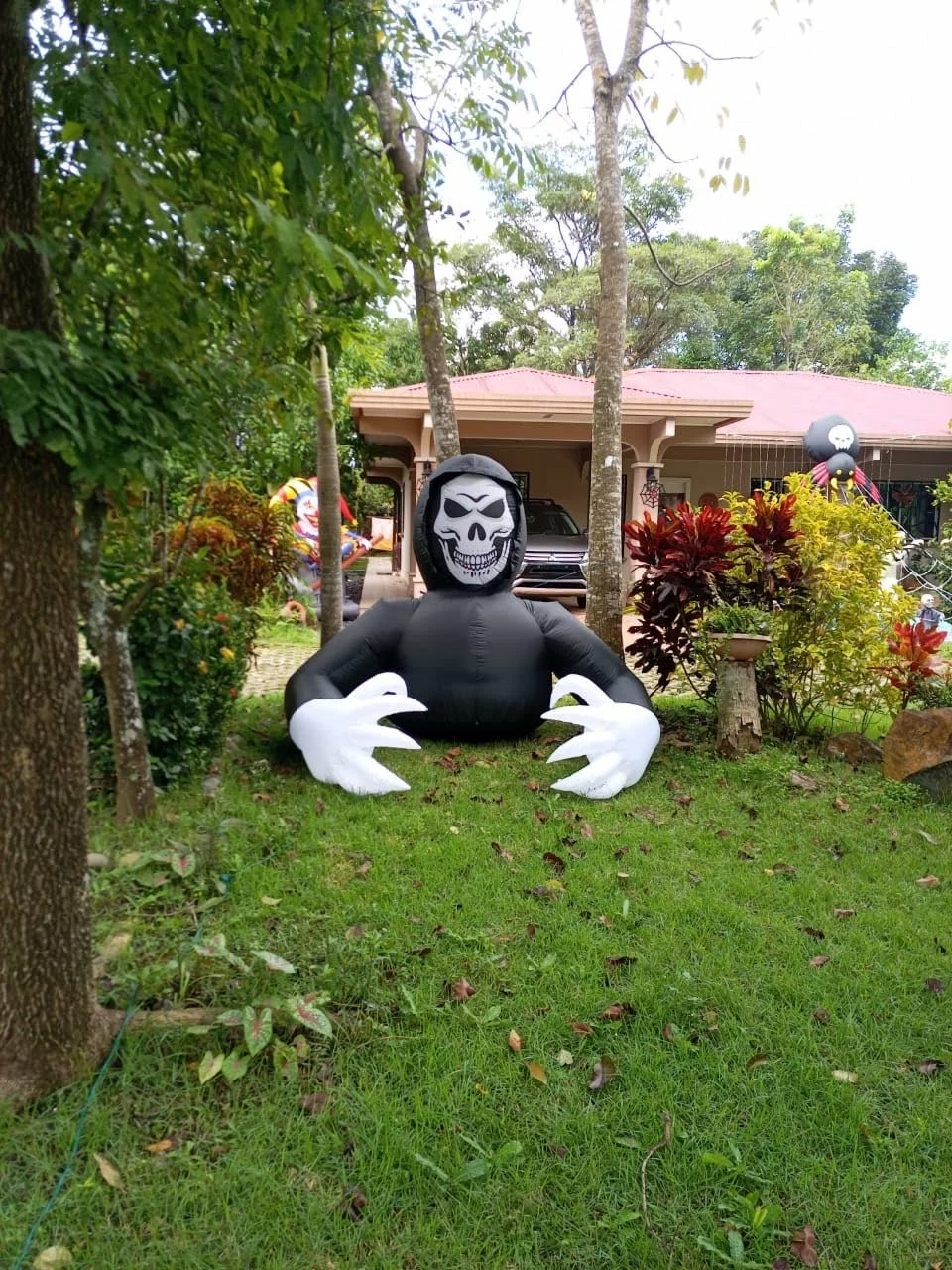 Click to view full screen 7.7Ft Inflatables Grim Reaper Halloween Waterproof Giant Scary Blow Up Decoration With Sound Led Lights For Yard Garden photo review