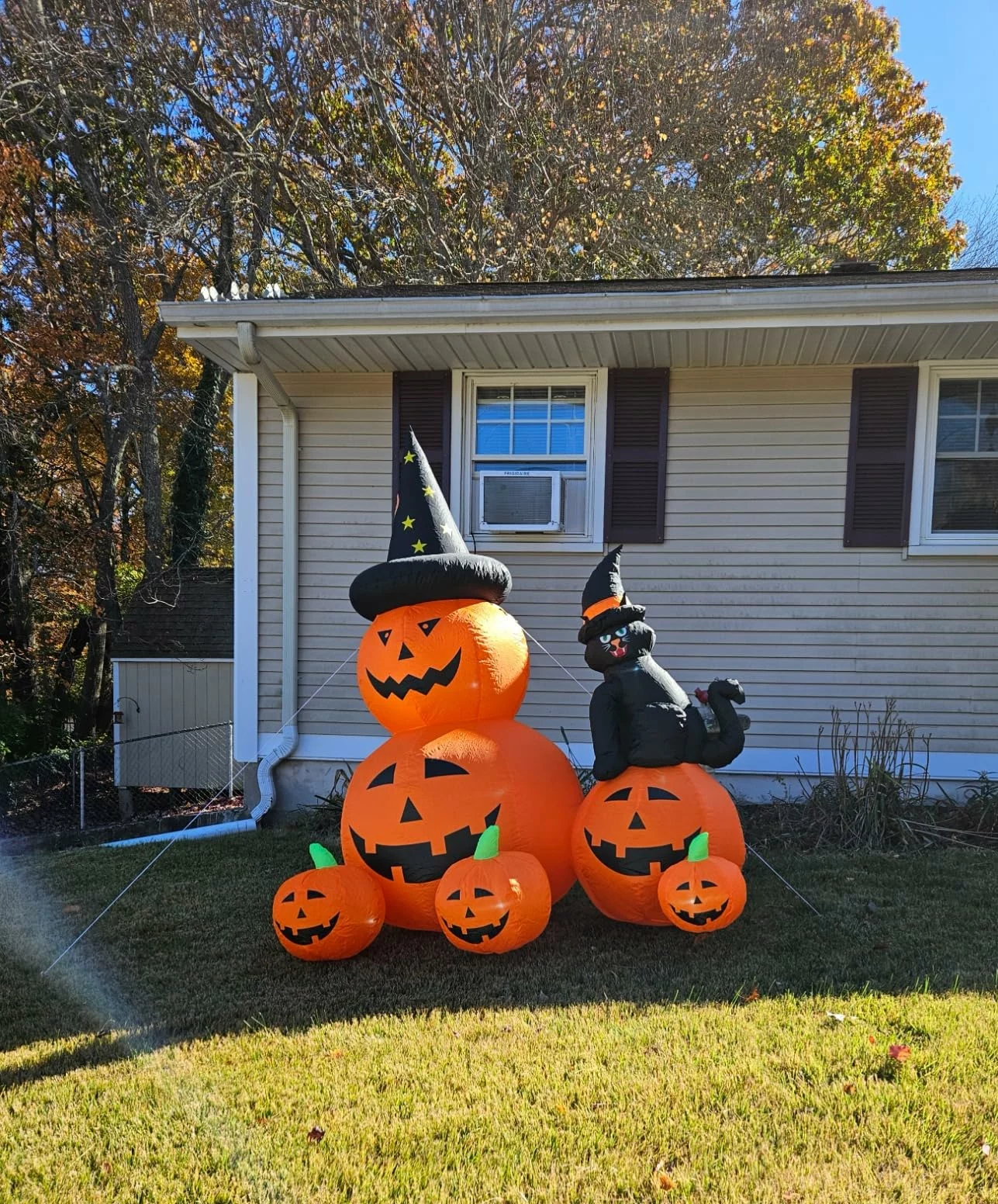 Click to view full screen 6FT Halloween Inflatable Spooky Ghost, Pumpkin & Witch's Cat with Built-in LED Lights, Blow Up Outdoor Yard Garden Decor Waterproof photo review