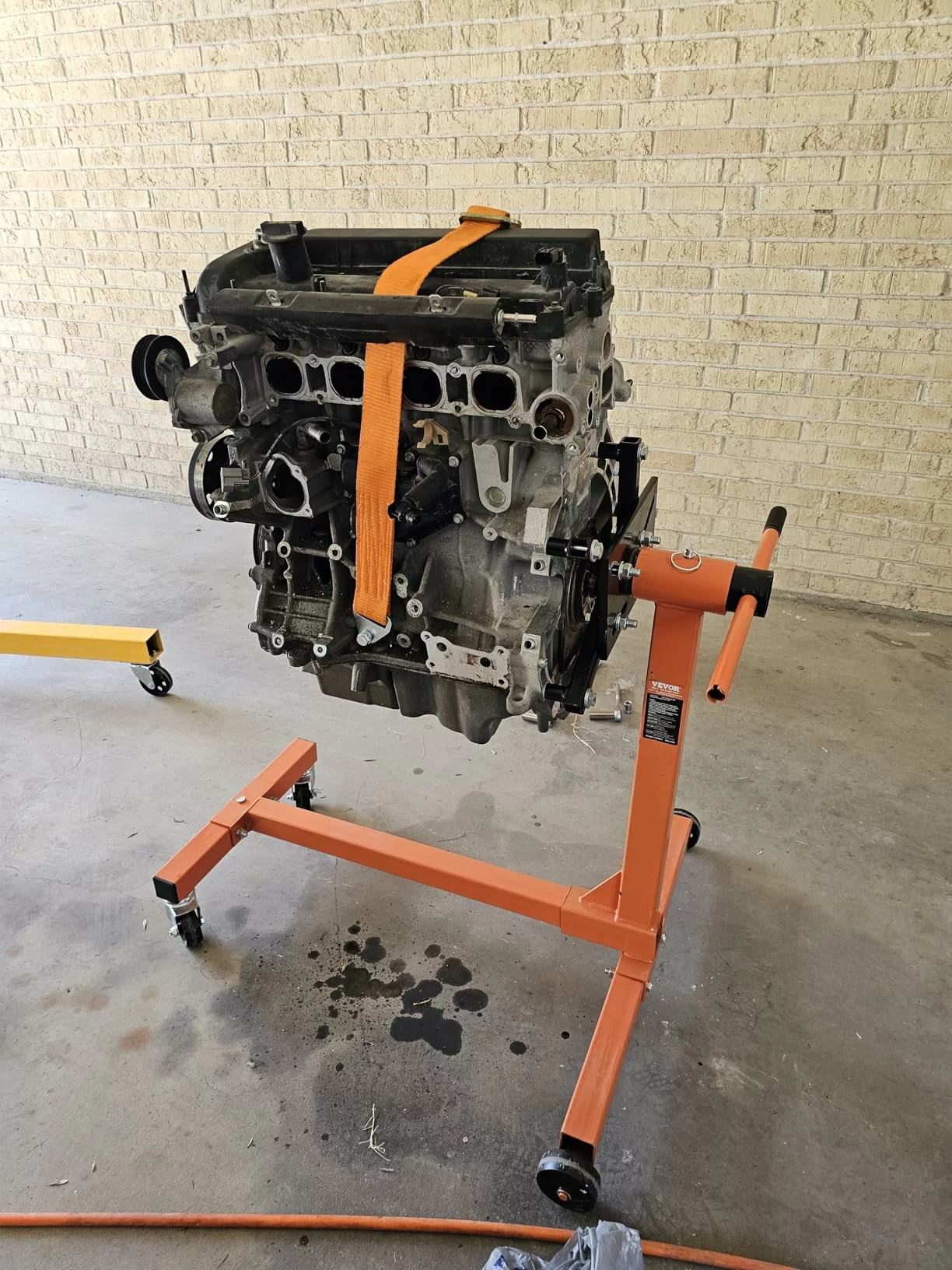 Click to view full screen 4-Wheel Engine Stand 750Lbs Motor Hoist Dolly With 360° Adjustable Mounting Head Tool Tray For Garage photo review