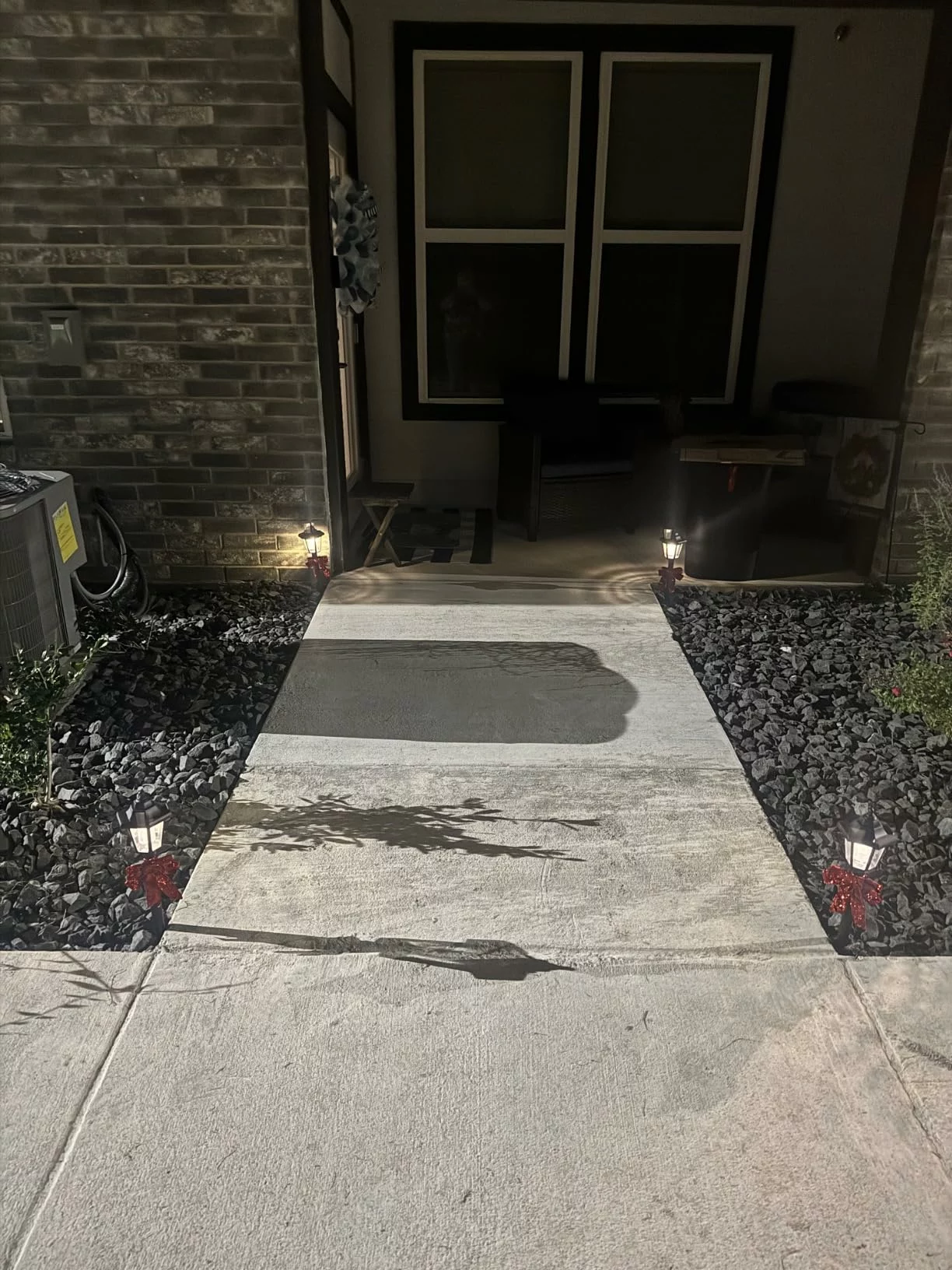 Click to view full screen Christmas Solar Pathway Lights Outdoor, 4 Pack 21Inch Waterproof Yard Walkway Street Lights with Ribbon & Wreath photo review