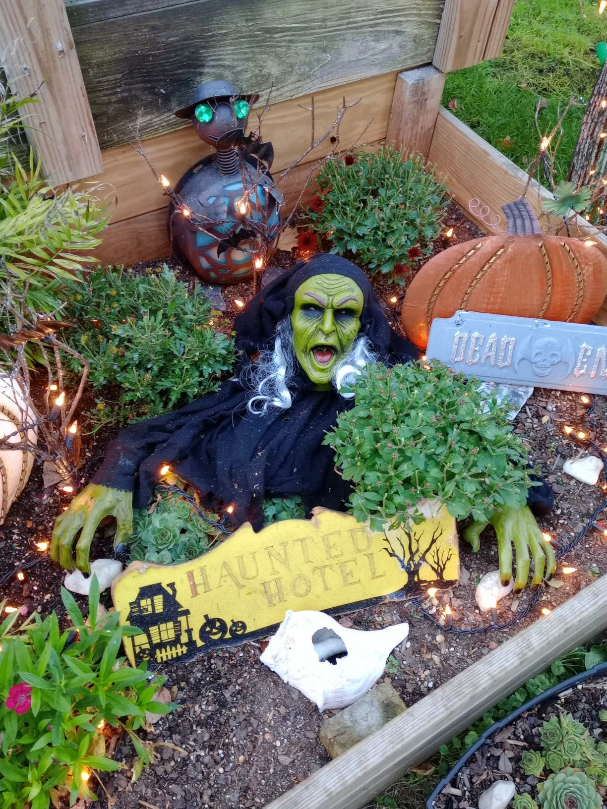 Click to view full screen JOYIN Halloween Zombie Groundbreaker Decoration, Outdoor Animated Prop with Flashing Eyes & Sound for Yard Lawn Graveyard Haunted House Decor photo review