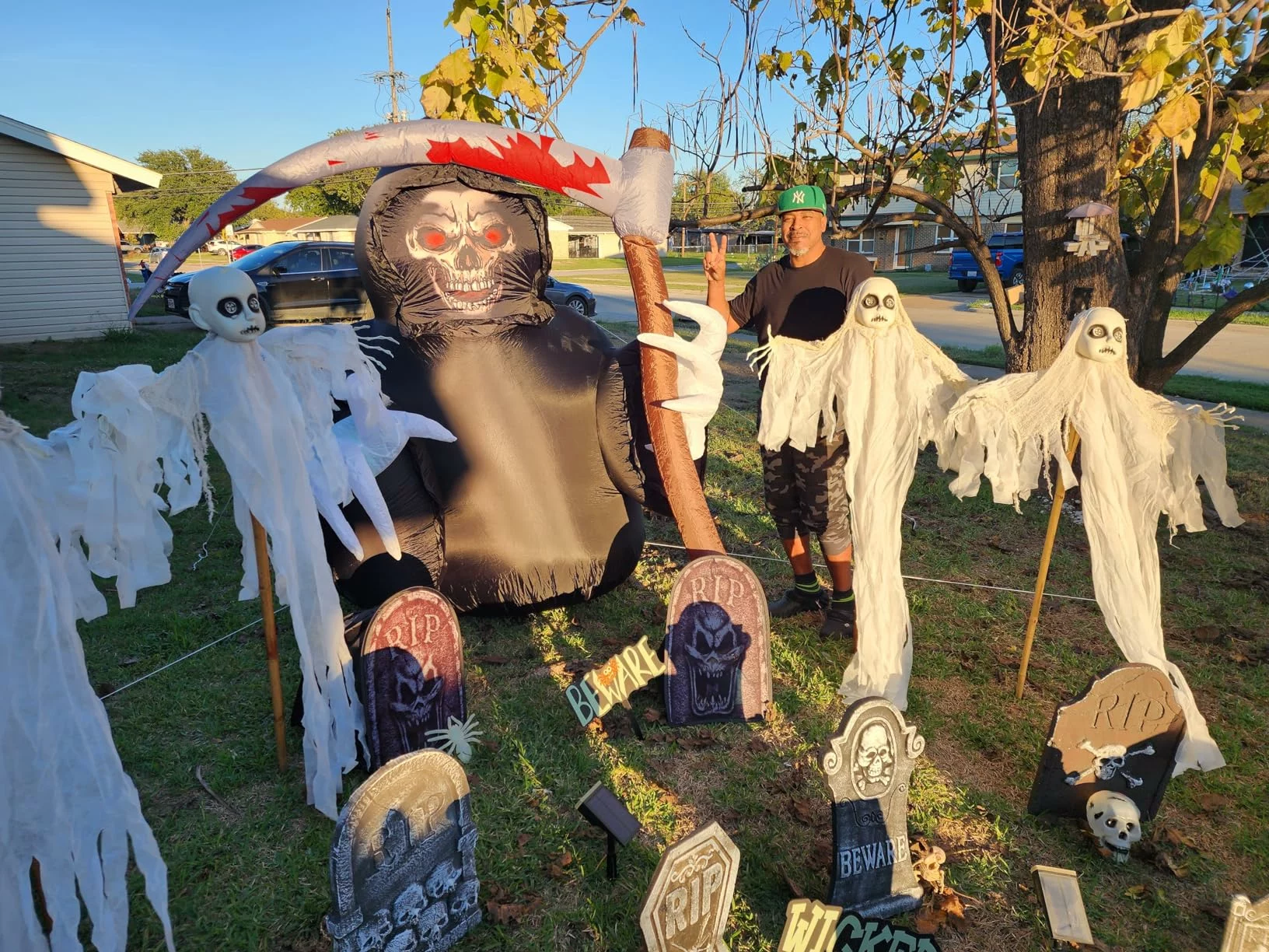 Click to view full screen Halloween Inflatable 8FT Blow Up Ghost Cat Pumpkin with LEDs, Large Outdoor Indoor Garden Lawn Yard Holiday Decor photo review