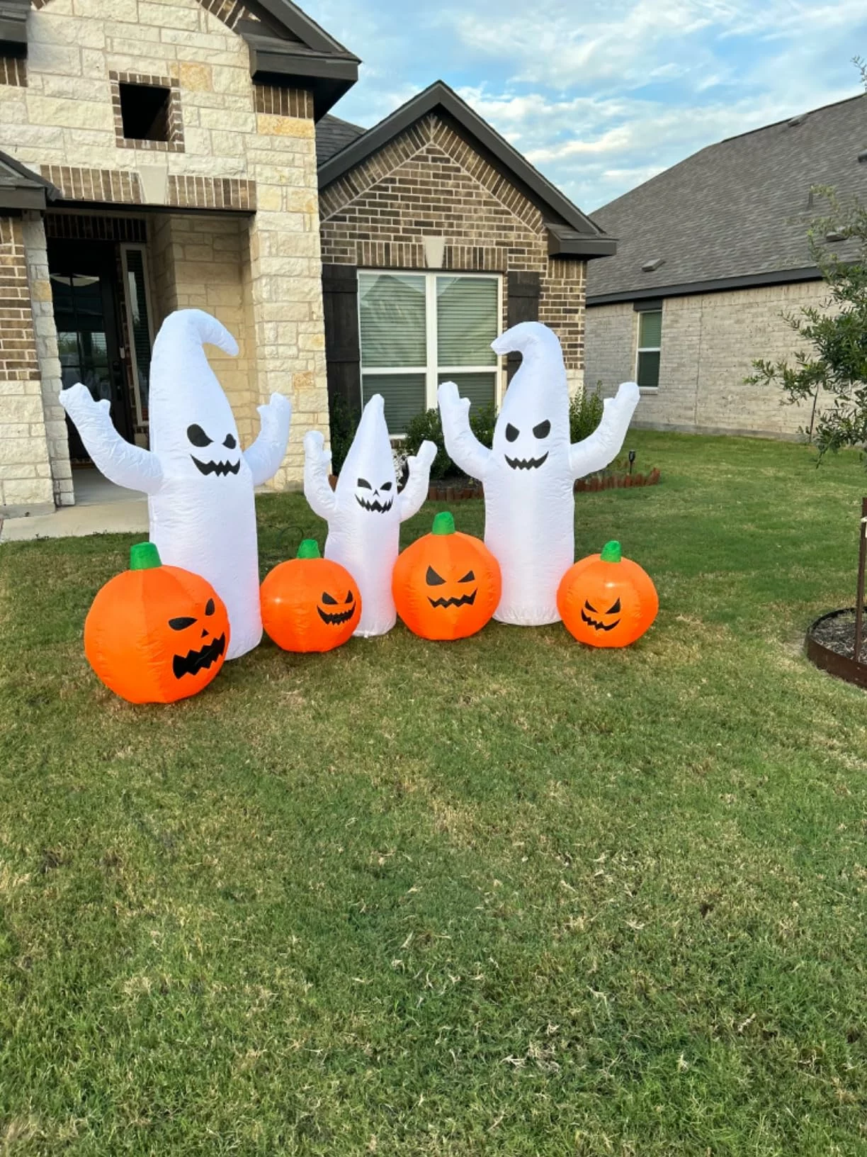 Click to view full screen 8FT Halloween Inflatable Ghosts with Pumpkins Blow Up Decorations Lighted Waterproof for Garden Lawn Yard Party photo review