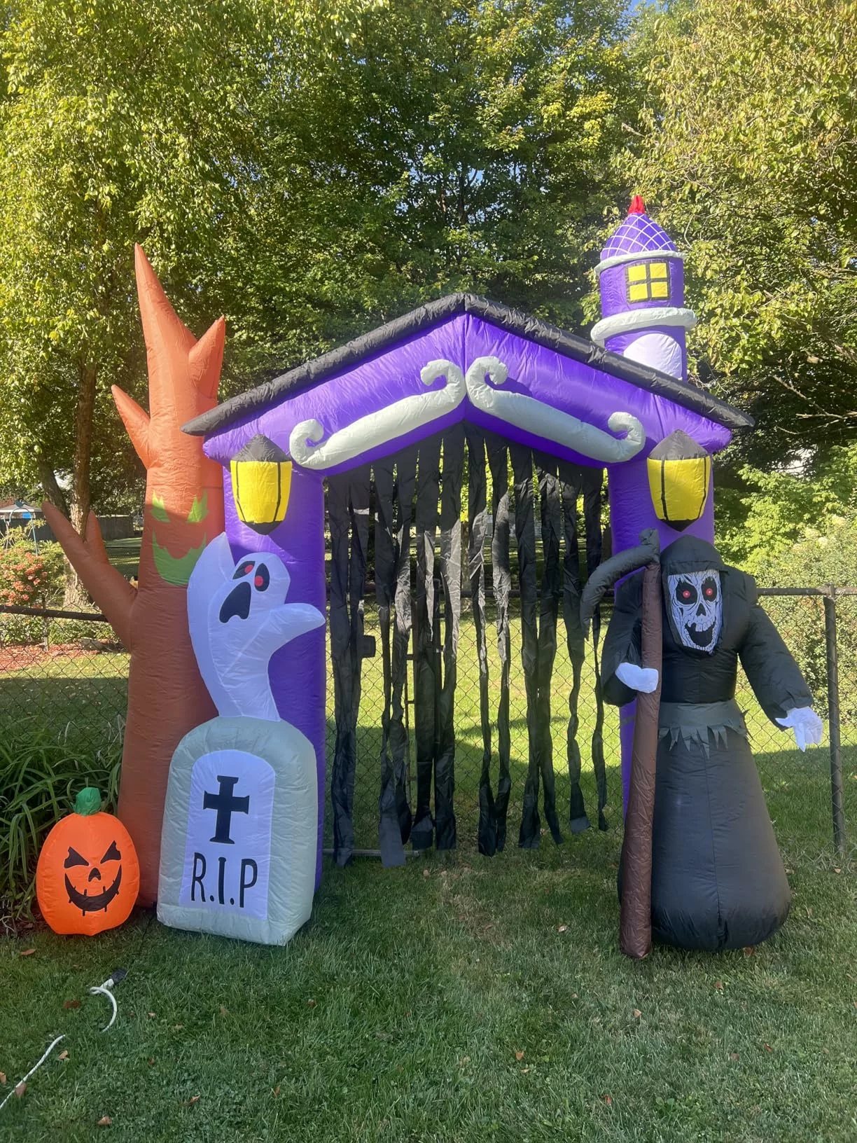 Click to view full screen 9 FT Halloween Inflatables Haunted House Castle Archway Decoration with Led Light Halloween Inflatables photo review