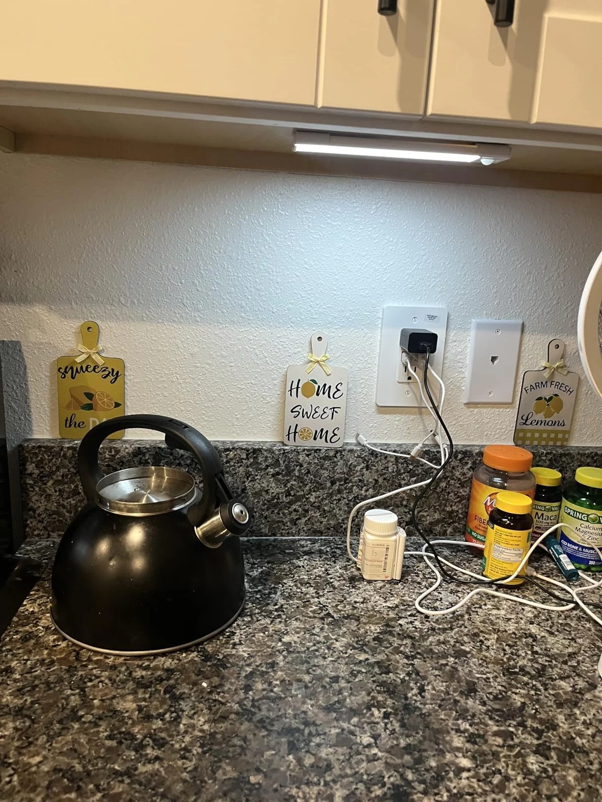Click to view full screen Under Cabinet Lighting, 36 LED Rechargeable Battery Operated Motion Sensor Light Indoor, Wireless Under Counter Lights for Kitchen, Stairs (4, 8inch) photo review