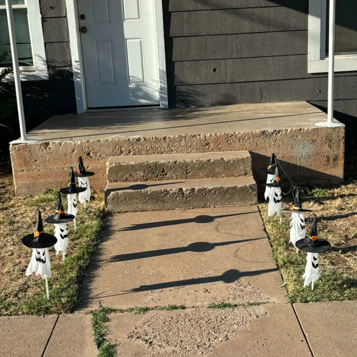 Click to view full screen Halloween Ghost Pathway Lights 4PCS with Witch Hats, LED String Lights Outdoor Waterproof Battery Decor photo review