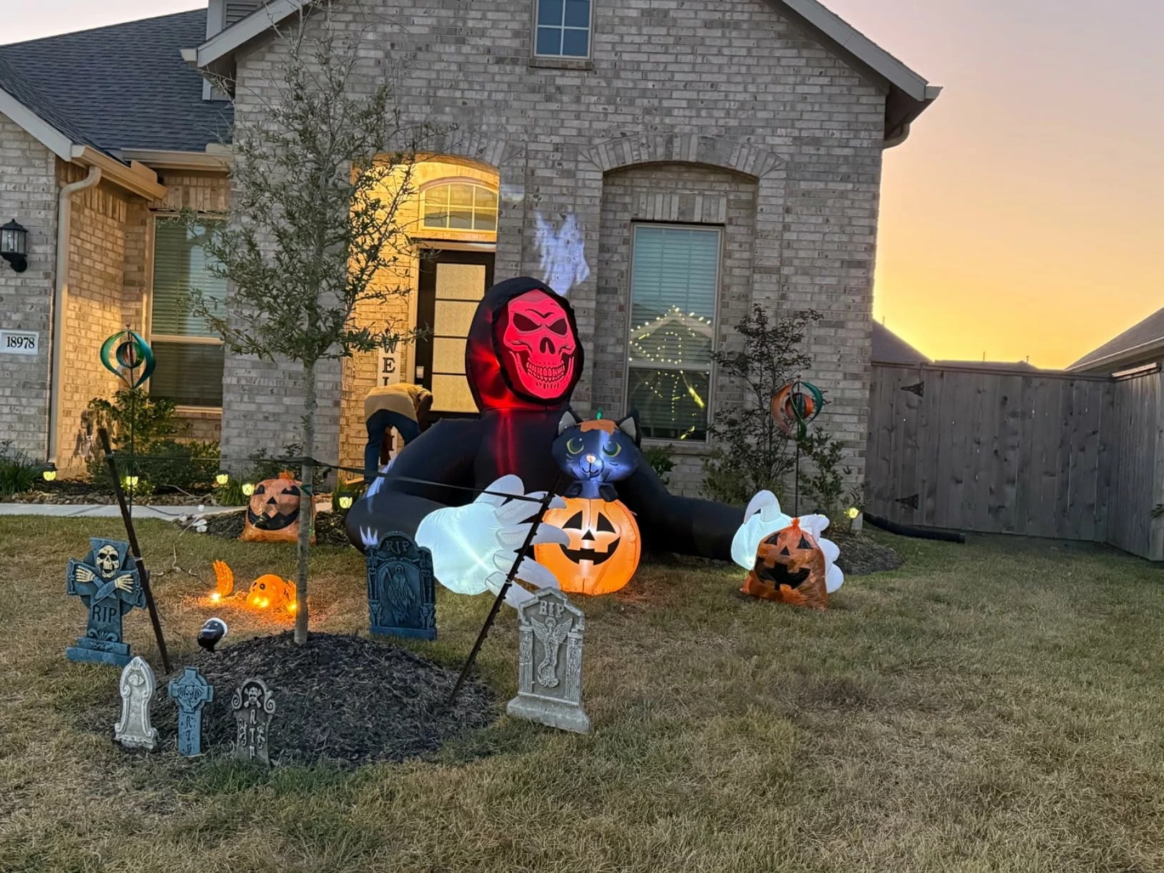 Click to view full screen 7.7Ft Inflatables Grim Reaper Halloween Waterproof Giant Scary Blow Up Decoration With Sound Led Lights For Yard Garden photo review